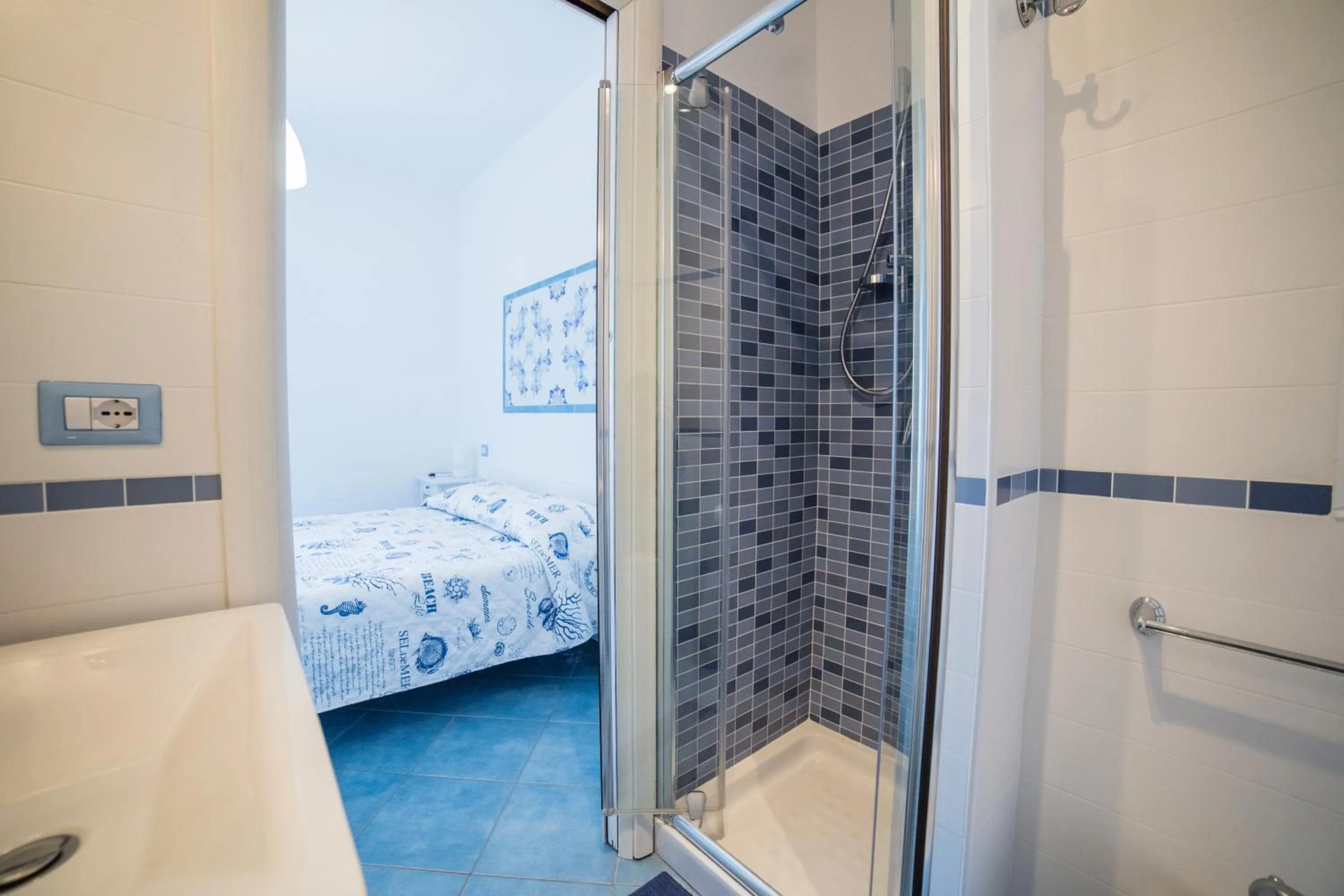 Shower, Bed in B&B Il Capitano