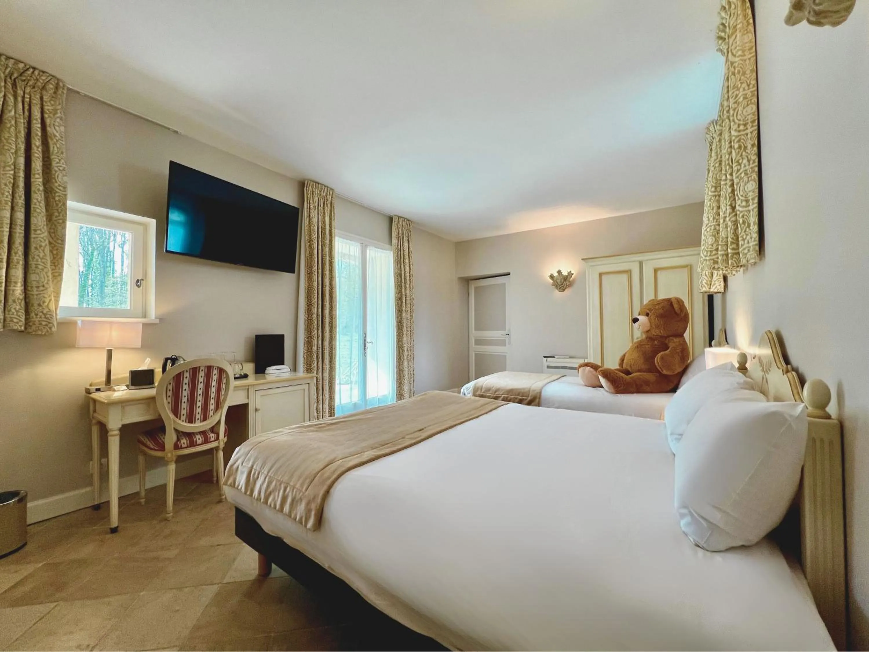 Pool Pavilion Triple in Château de Challanges