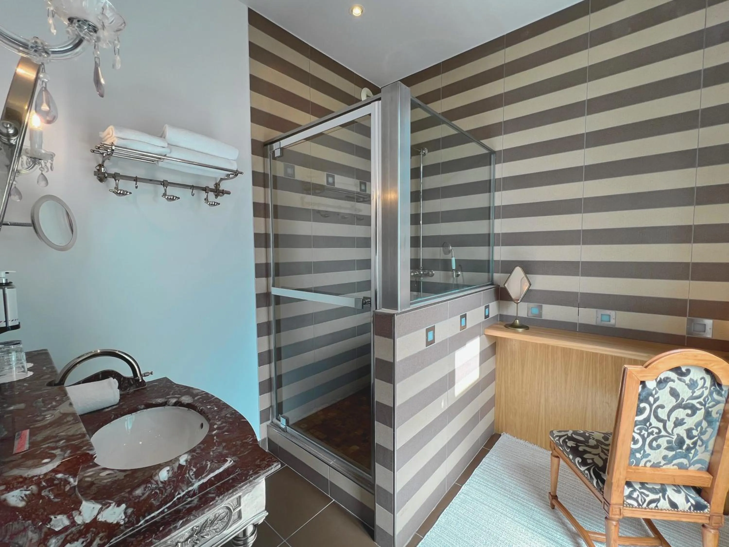 Bathroom in Château de Challanges