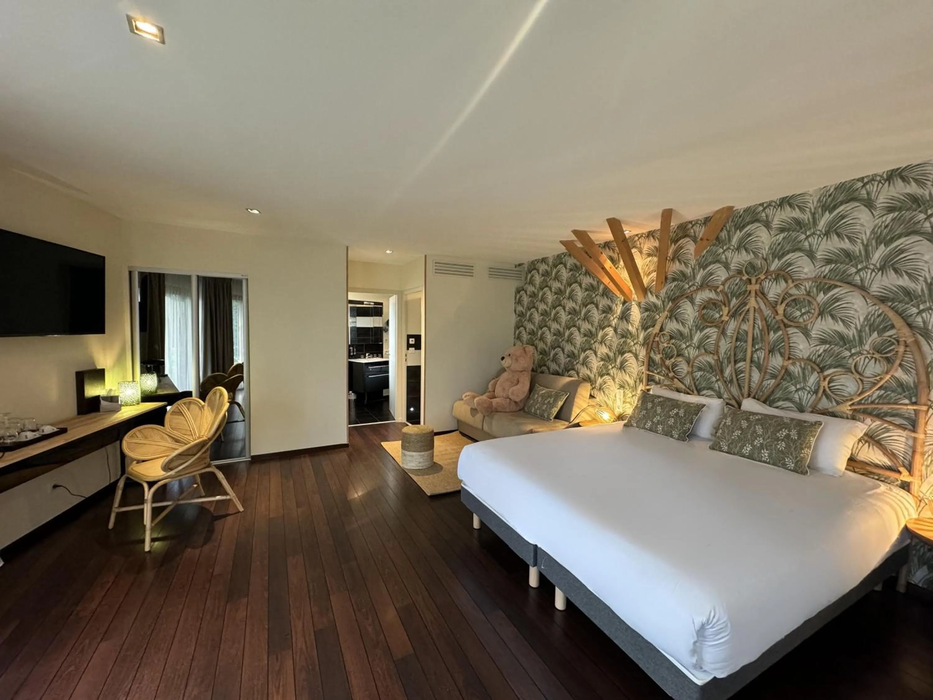 Bedroom, Bed in Château de Challanges