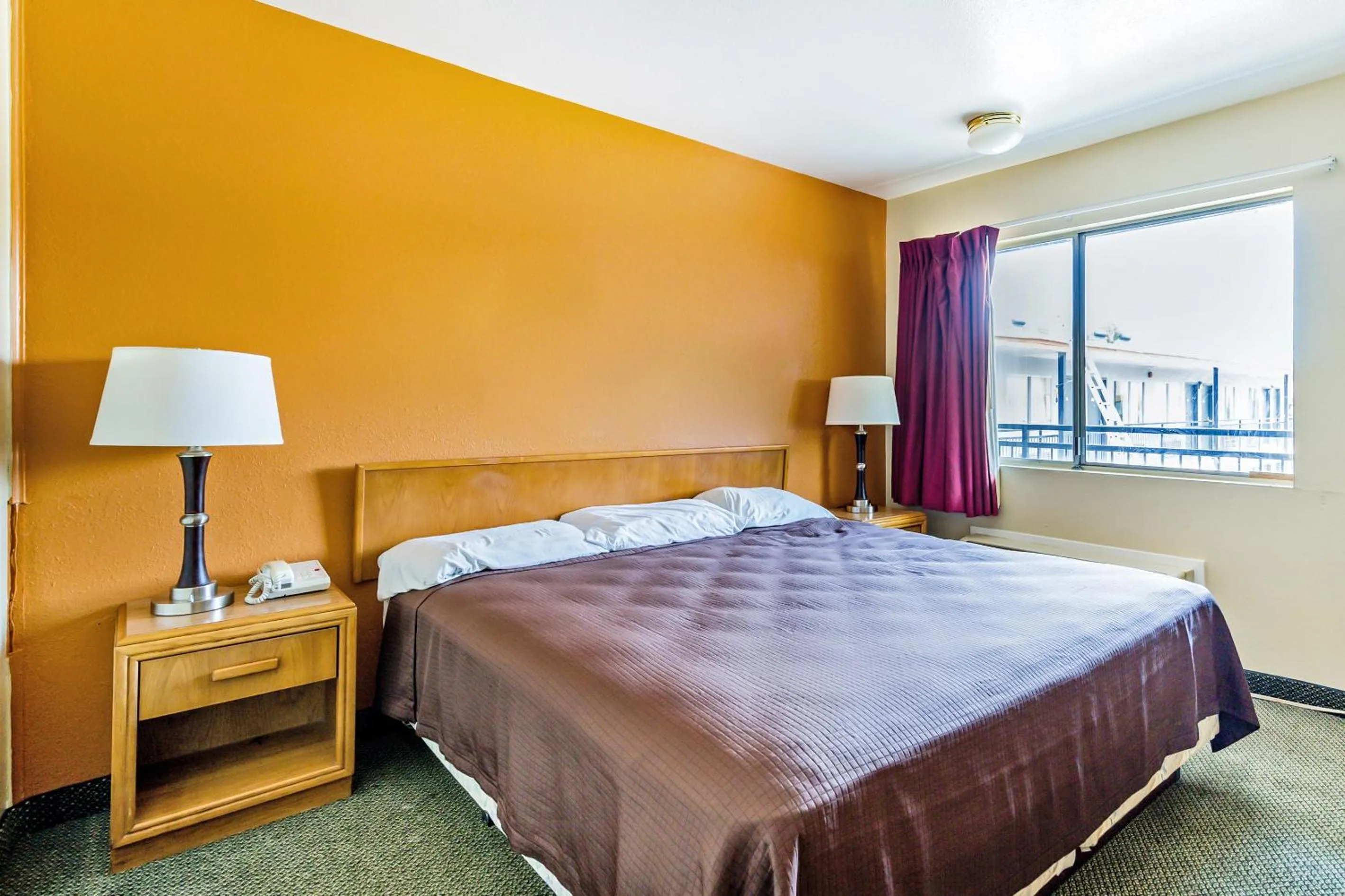 Bedroom, Bed in OYO Hotel Shreveport Airport North