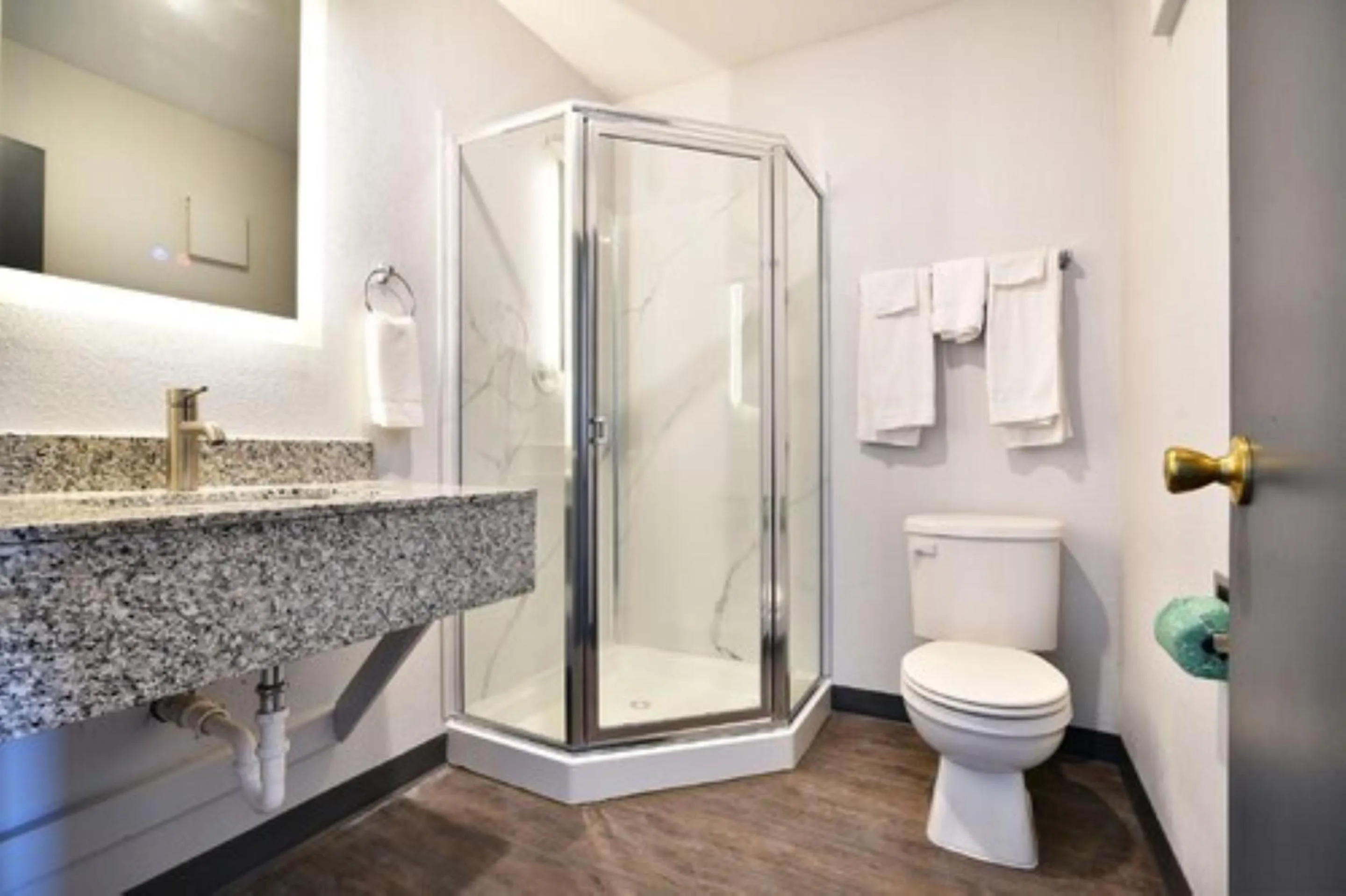 Bathroom in OYO Hotel Shreveport Airport North