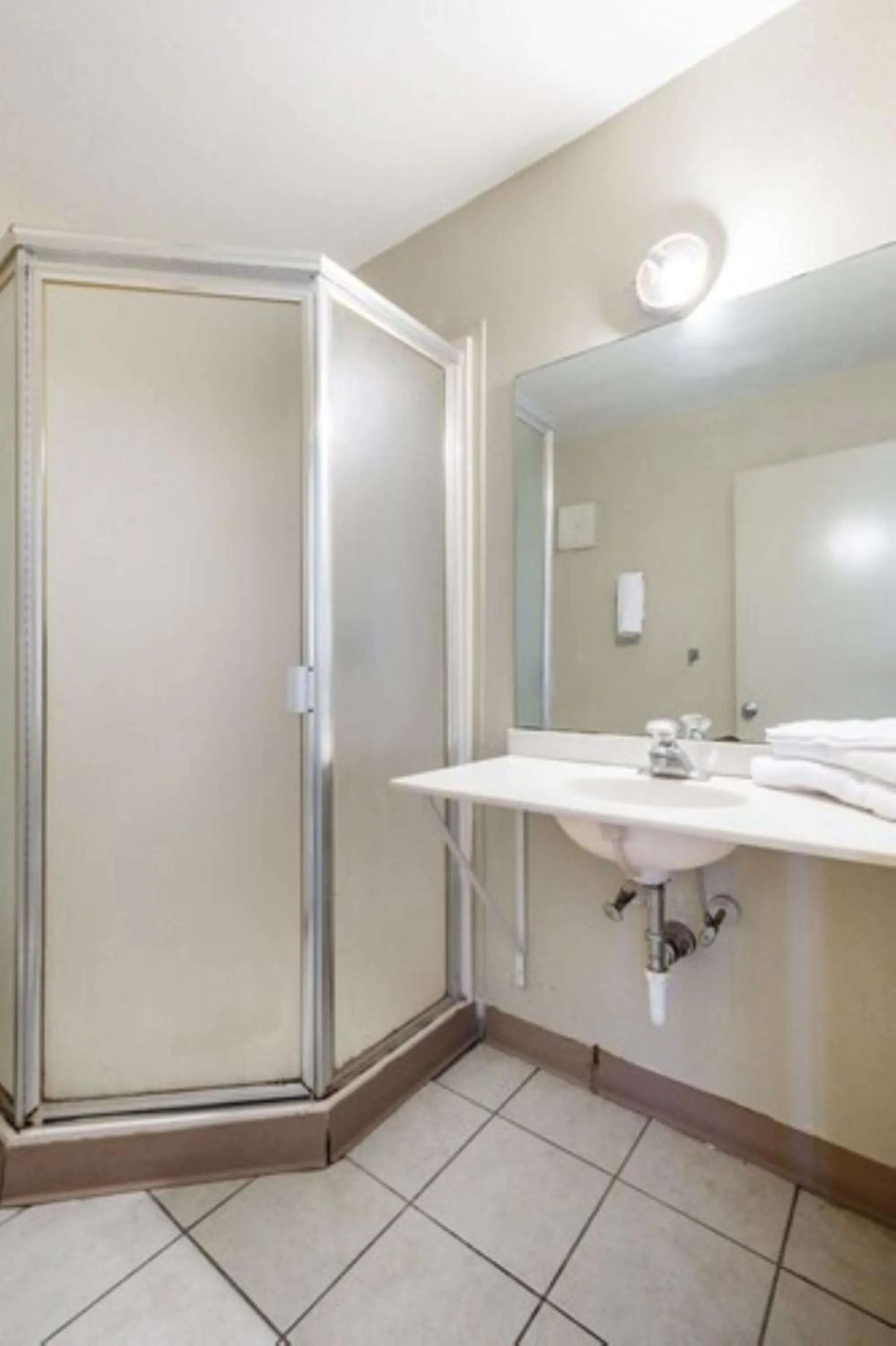 Bathroom in OYO Hotel Shreveport Airport North