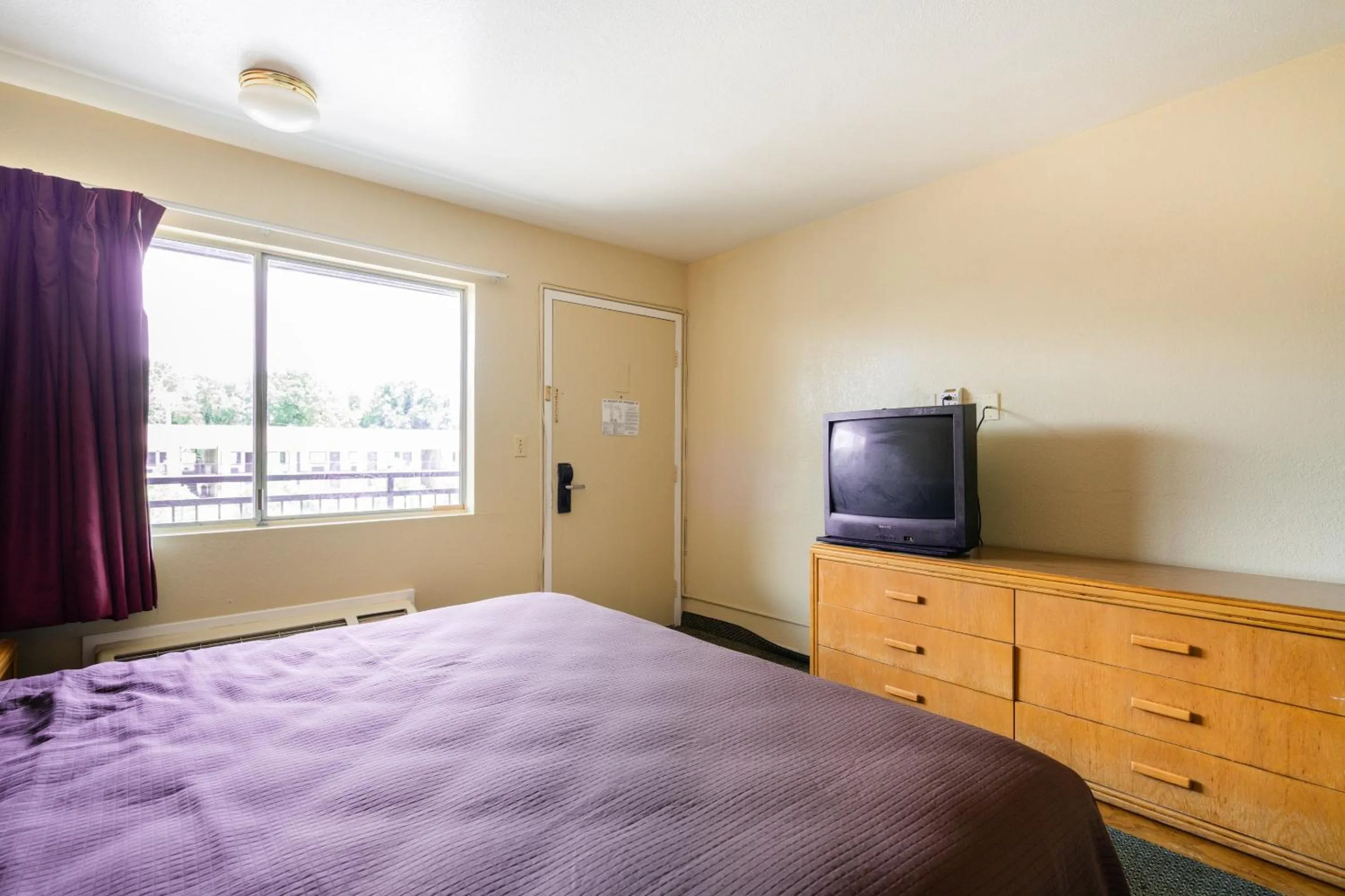 Bedroom, Bed in OYO Hotel Shreveport Airport North