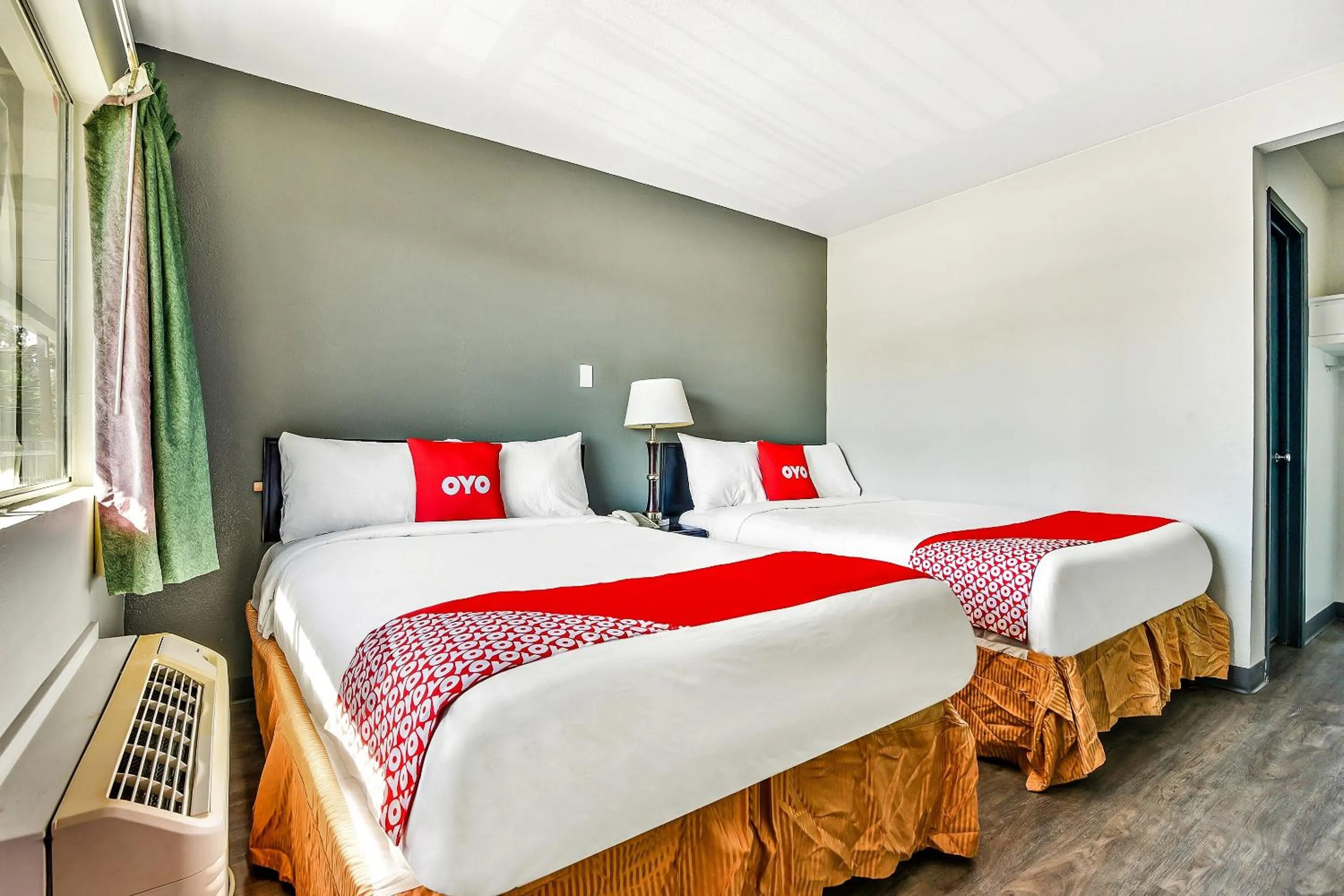 Bedroom, Bed in OYO Hotel Shreveport Airport North