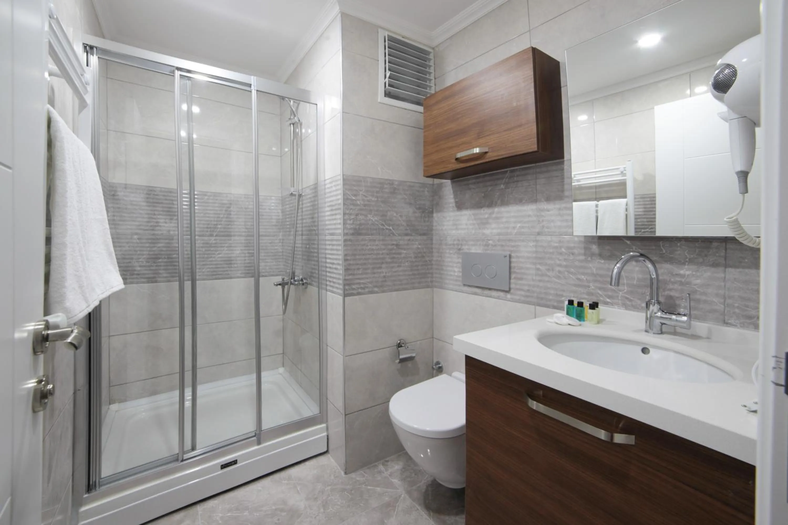 Shower in Walton Residence Sisli