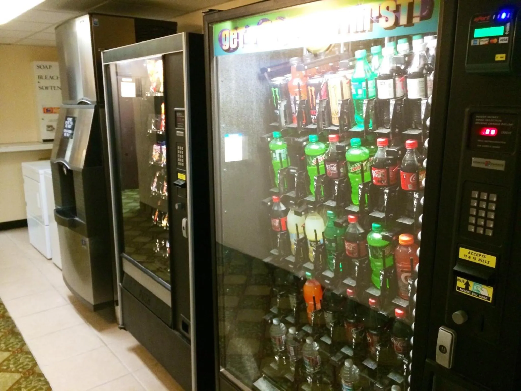 Food and drinks in Super 8 by Wyndham Idaho Falls