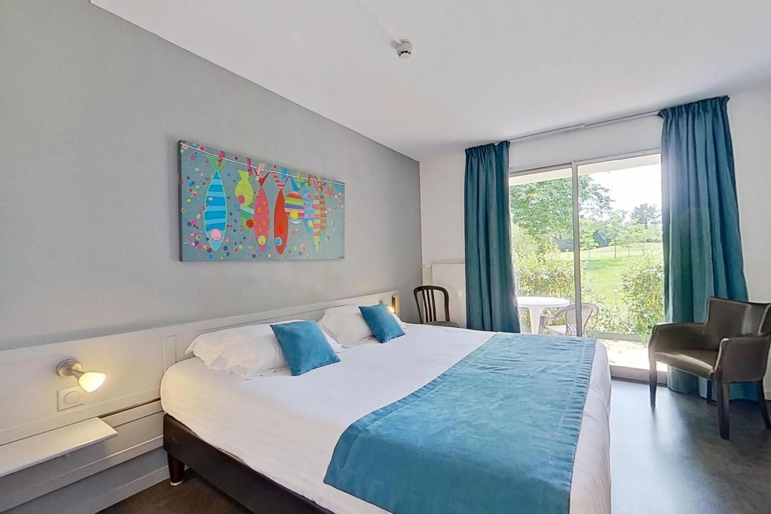 Balcony/Terrace, Bed in Hôtel du Golf Saint-Laurent