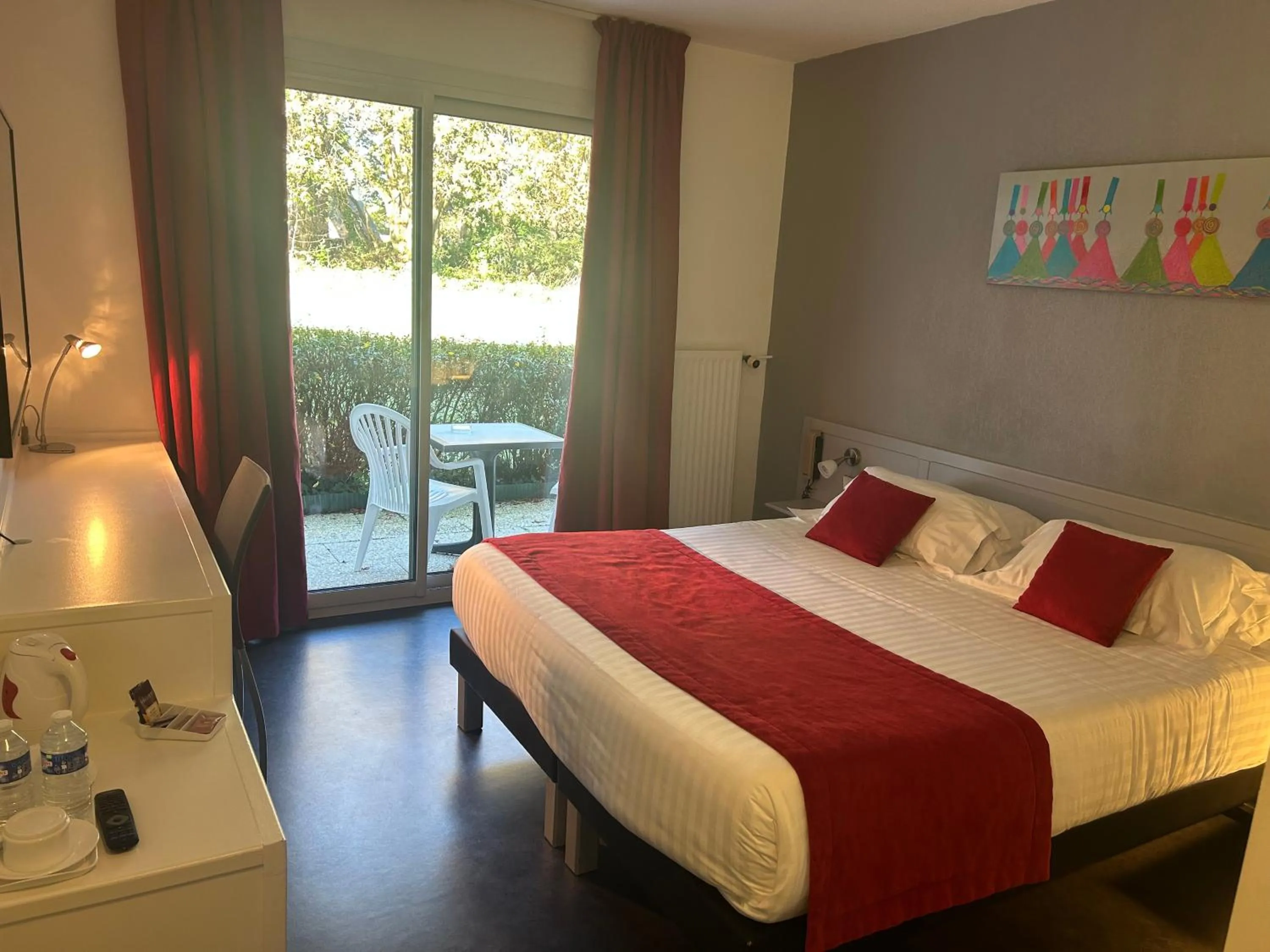 Bedroom, Bed in Hôtel du Golf Saint-Laurent