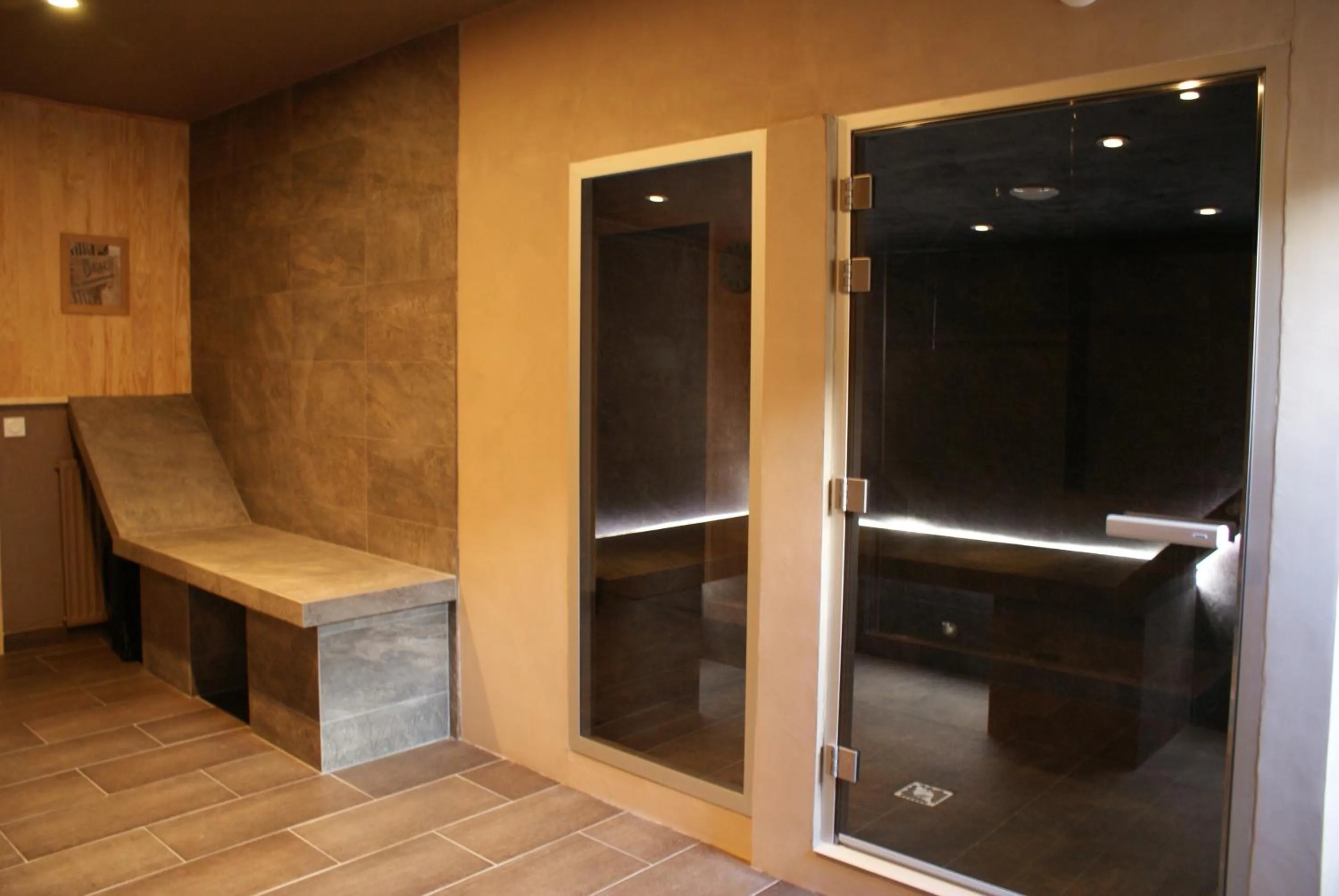 Steam room in Hôtel du Golf Saint-Laurent