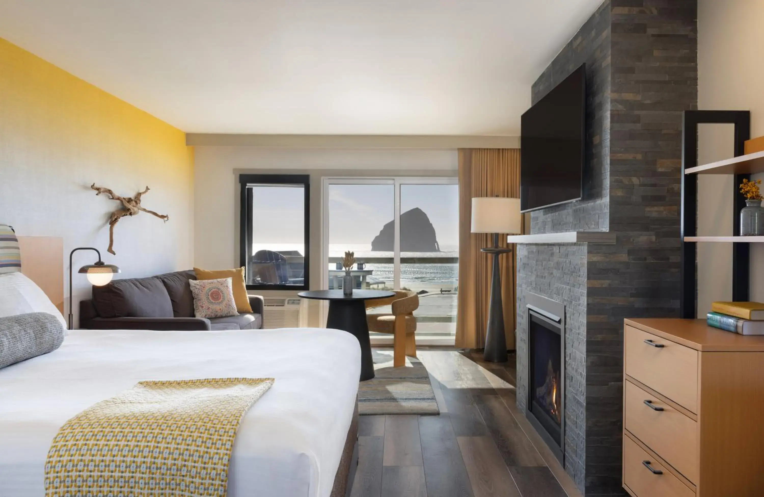 King Room with Sofa Bed - Pet Friendly in Inn at Cape Kiwanda King Room with Sofa Bed - Pet Friendly in Inn at Cape Kiwanda