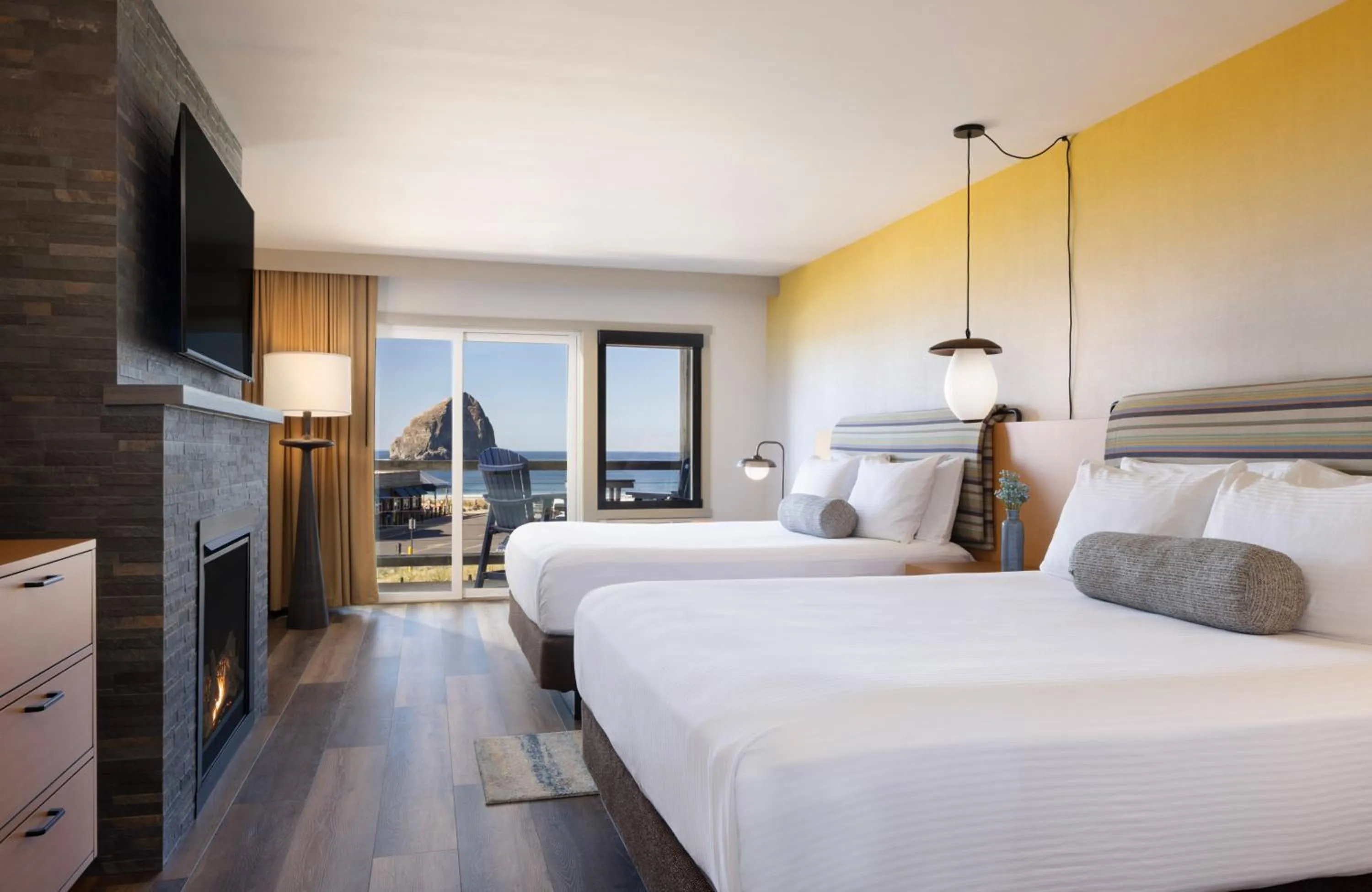 Bed in Inn at Cape Kiwanda