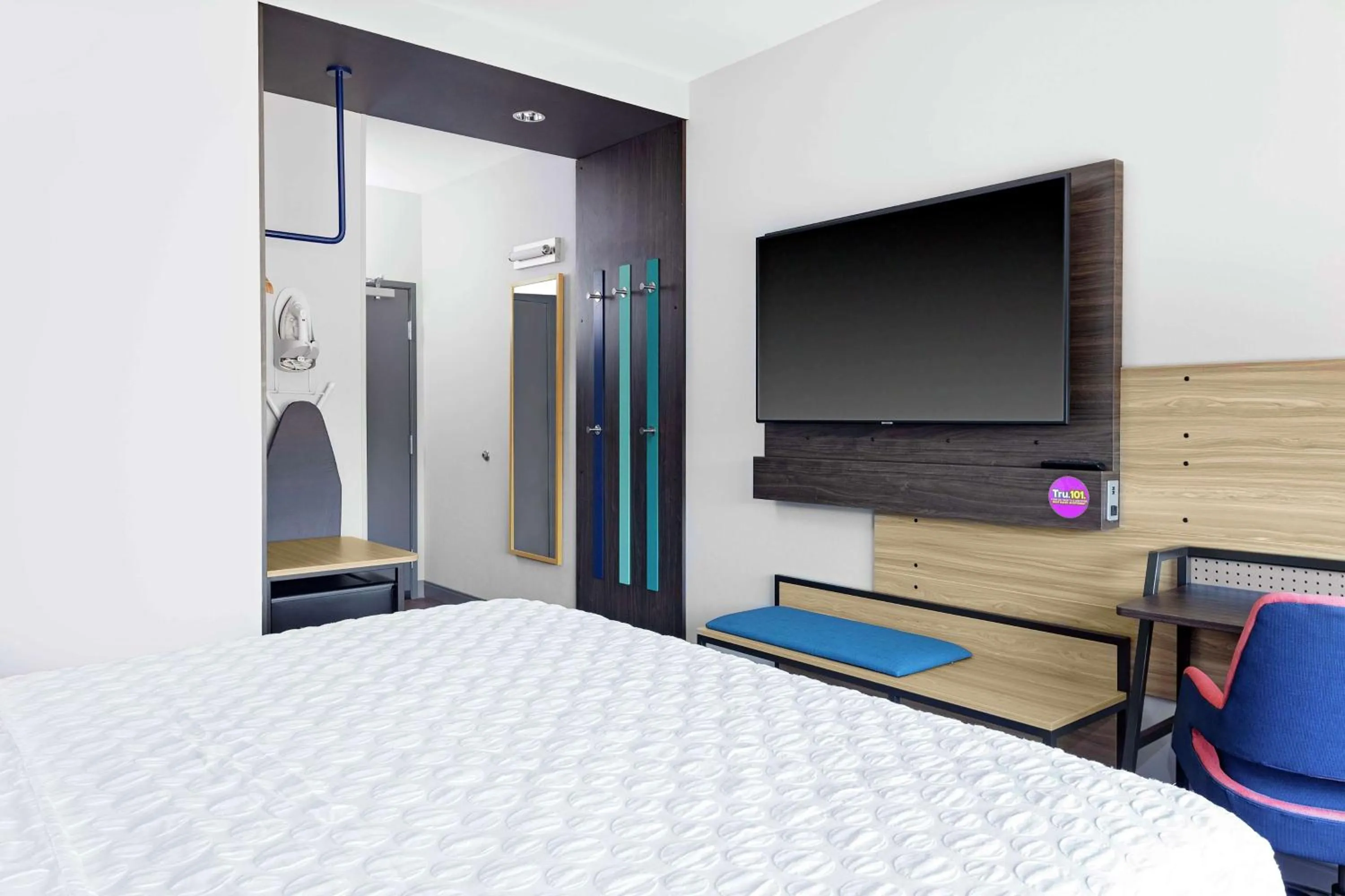 Bedroom, Bed in Tru By Hilton Cleveland Midtown