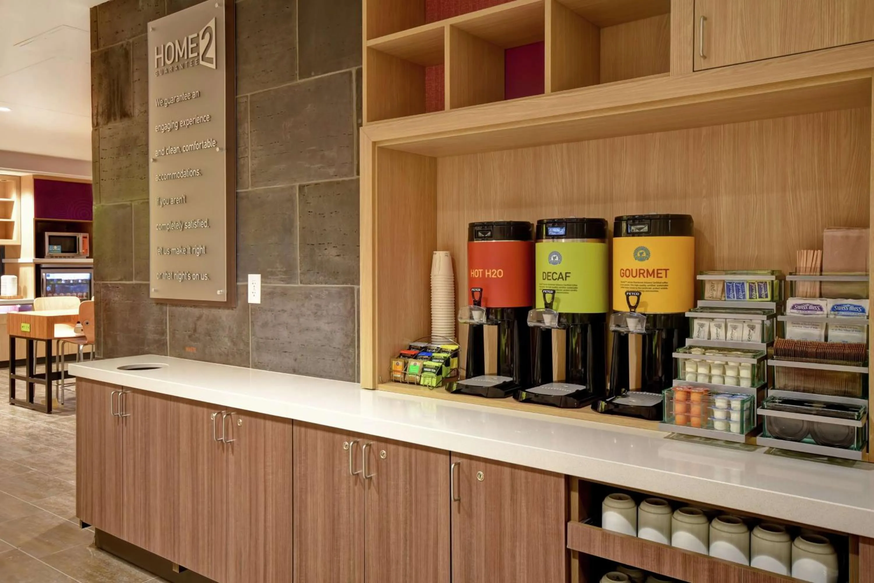 Dining area in Home2 Suites By Hilton Shreveport