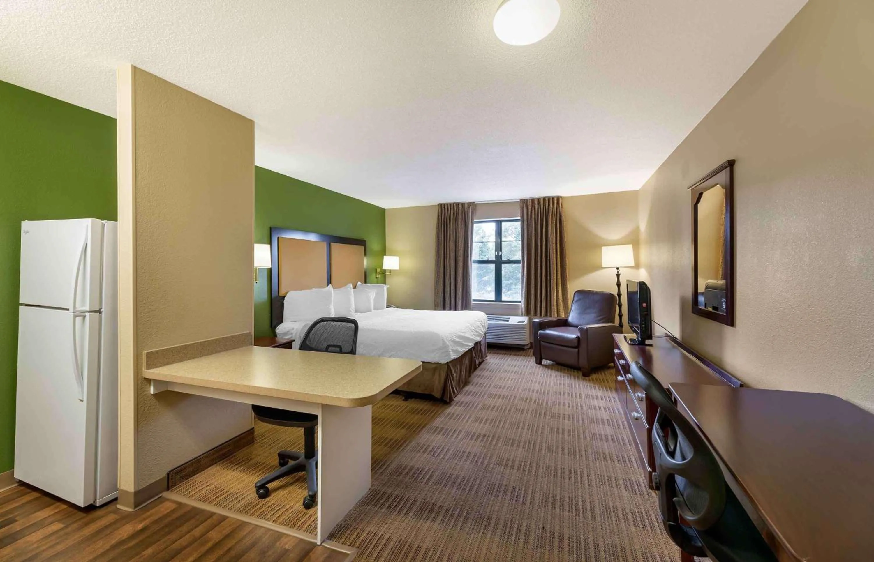 Bedroom, Bed in Extended Stay America Suites - Sacramento - Vacaville