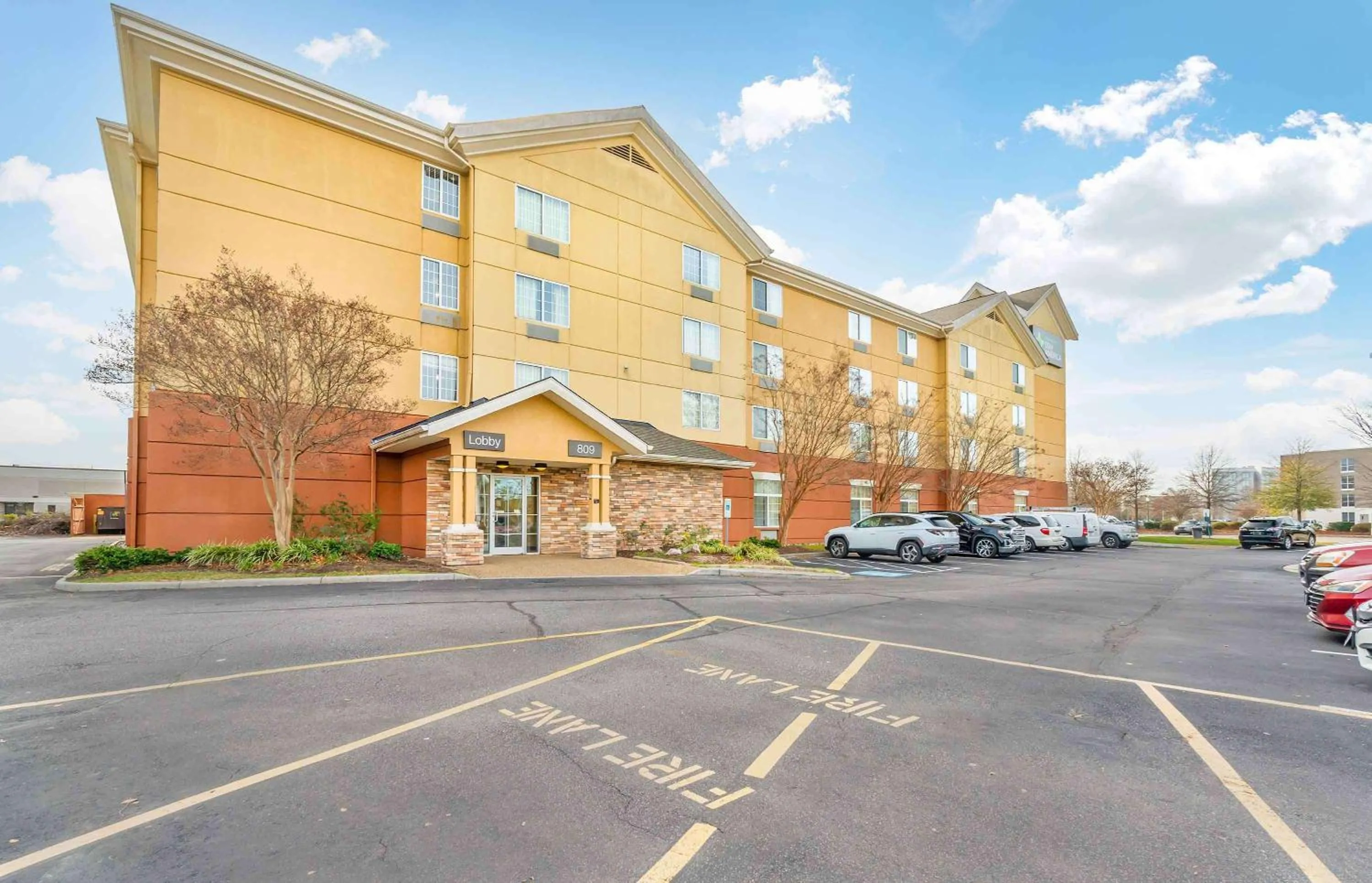 Property building in Extended Stay America Suites - Chesapeake - Greenbrier Circle