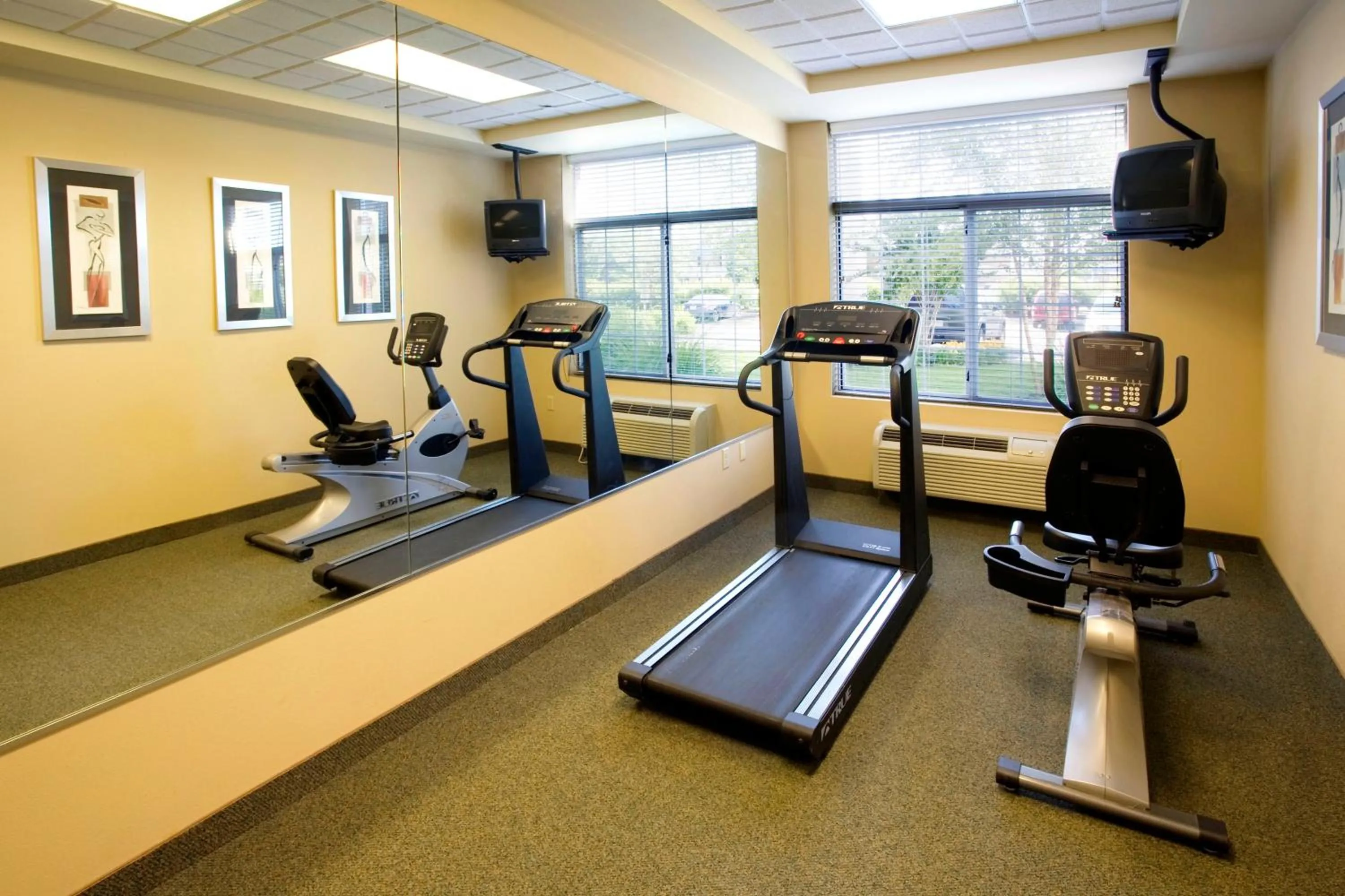 Fitness centre/facilities in Extended Stay America Suites - Chesapeake - Greenbrier Circle