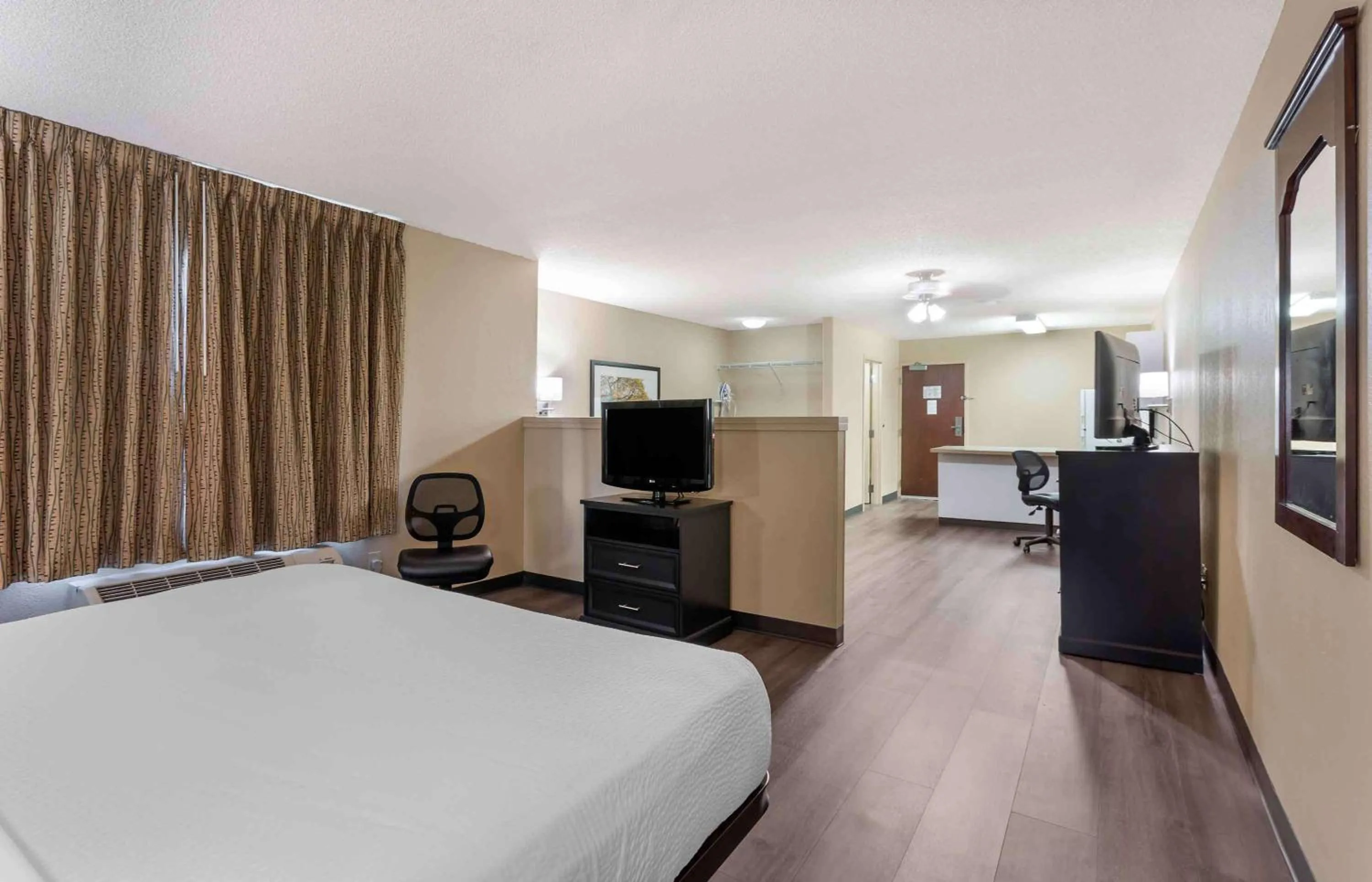 Bedroom, Bed in Extended Stay America Suites - Chesapeake - Greenbrier Circle