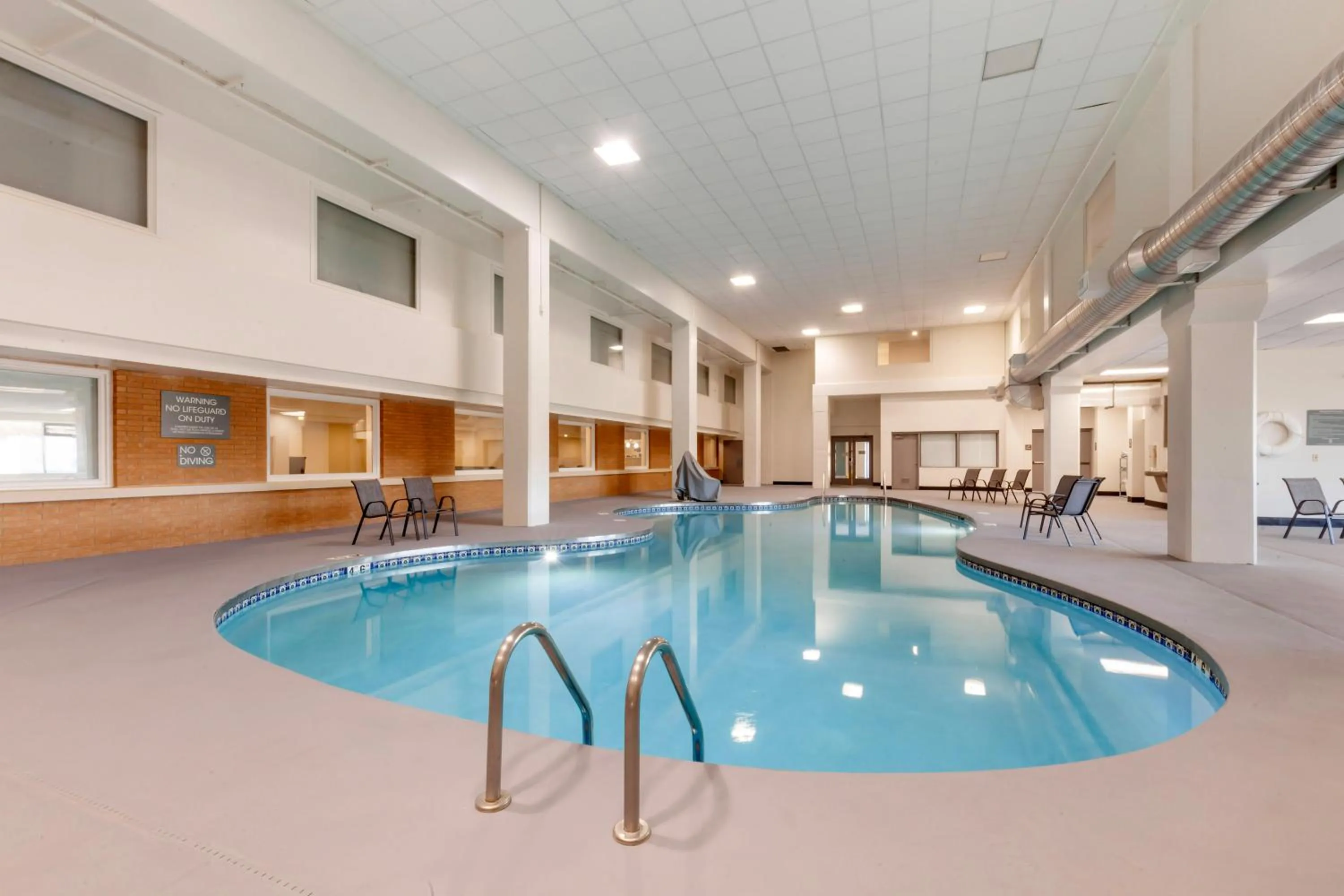 Swimming pool in Comfort Inn & Suites Beaver Dam
