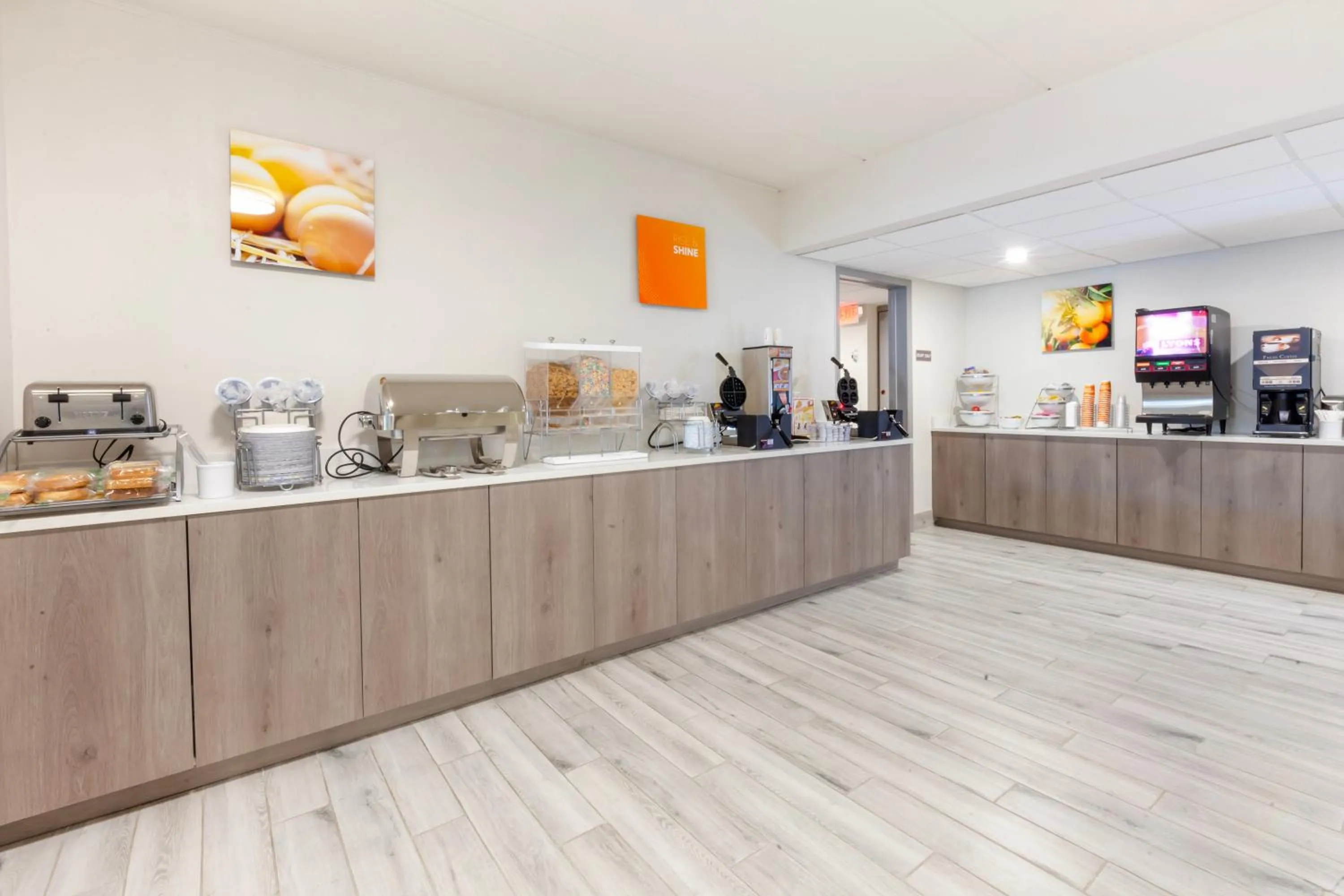 Breakfast in Comfort Inn & Suites Beaver Dam