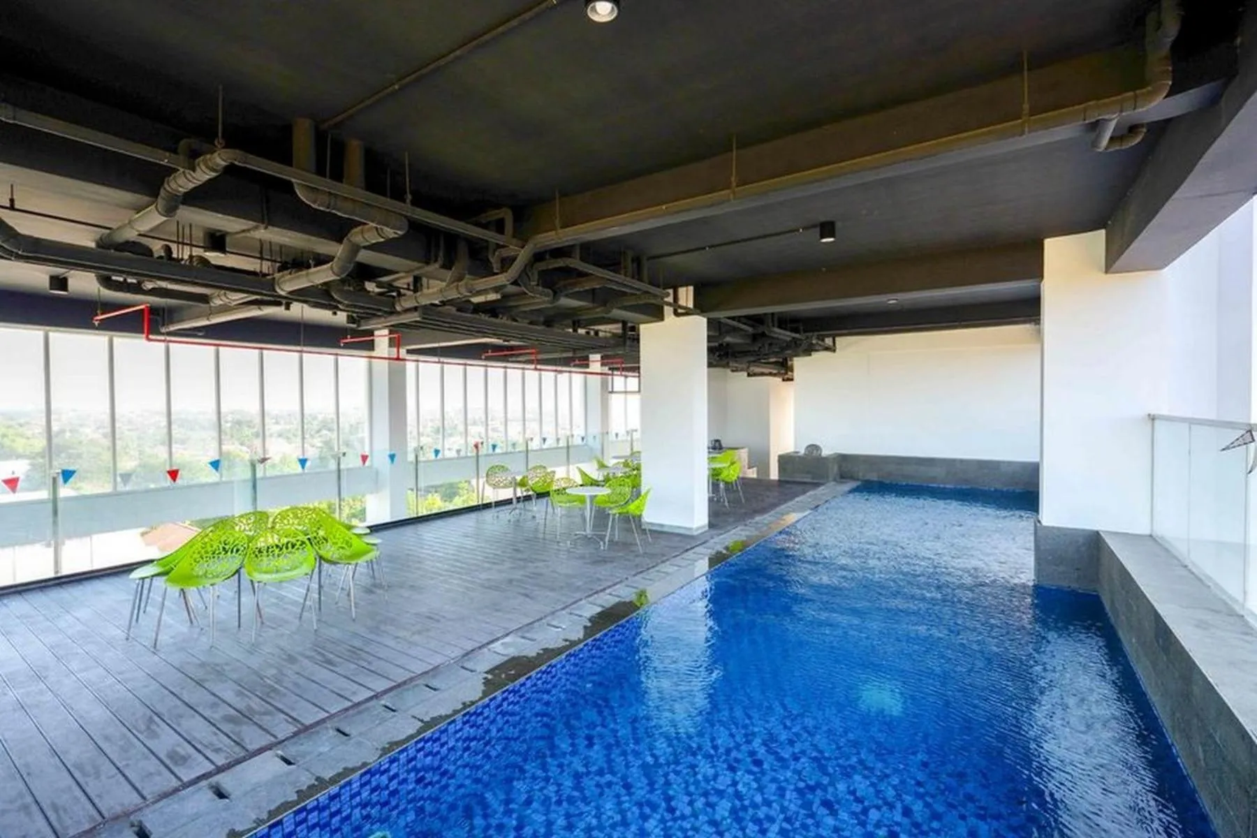 Swimming pool in RedDoorz Apartment near Exit Toll Colomadu