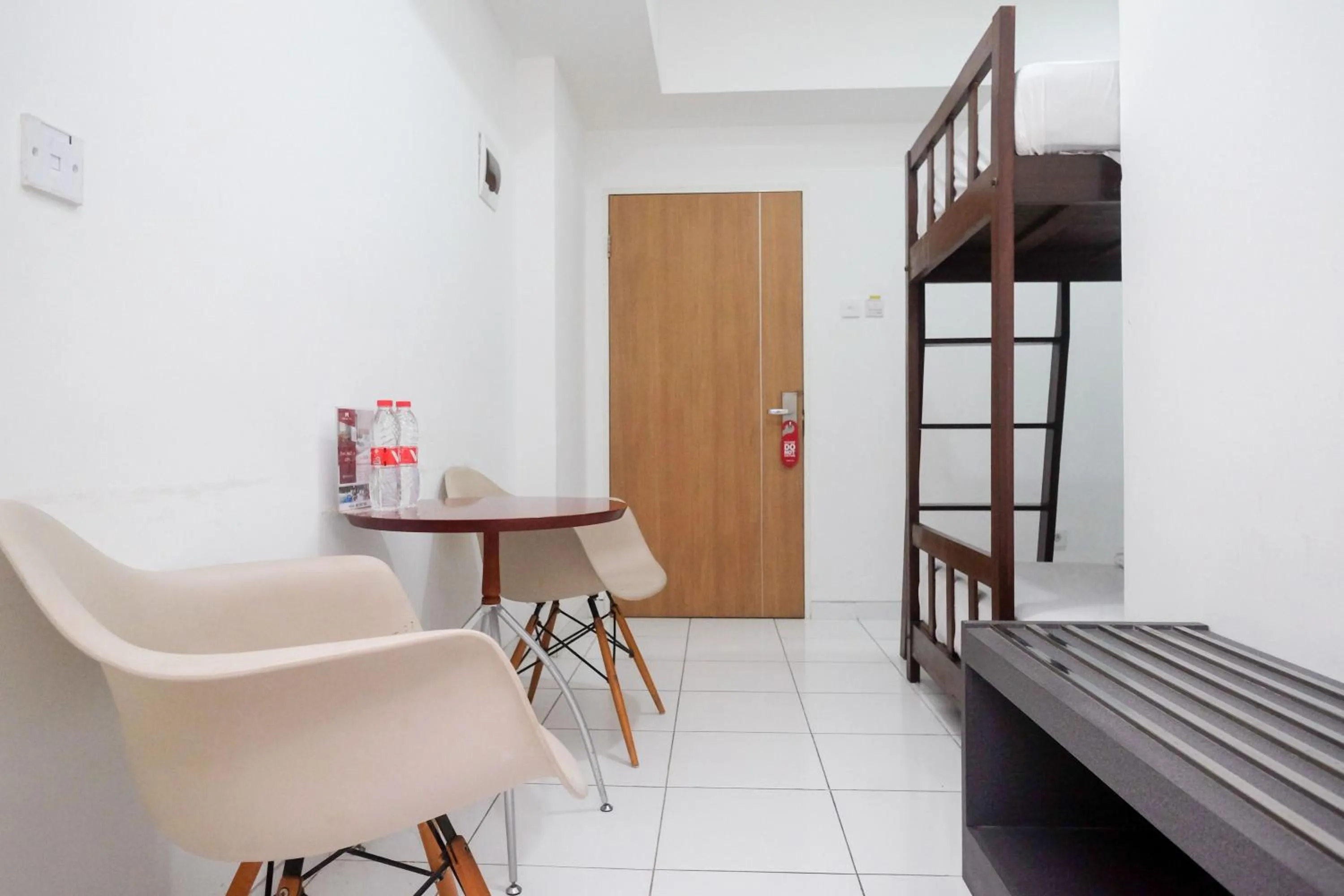 Bed in RedDoorz Apartment near Exit Toll Colomadu