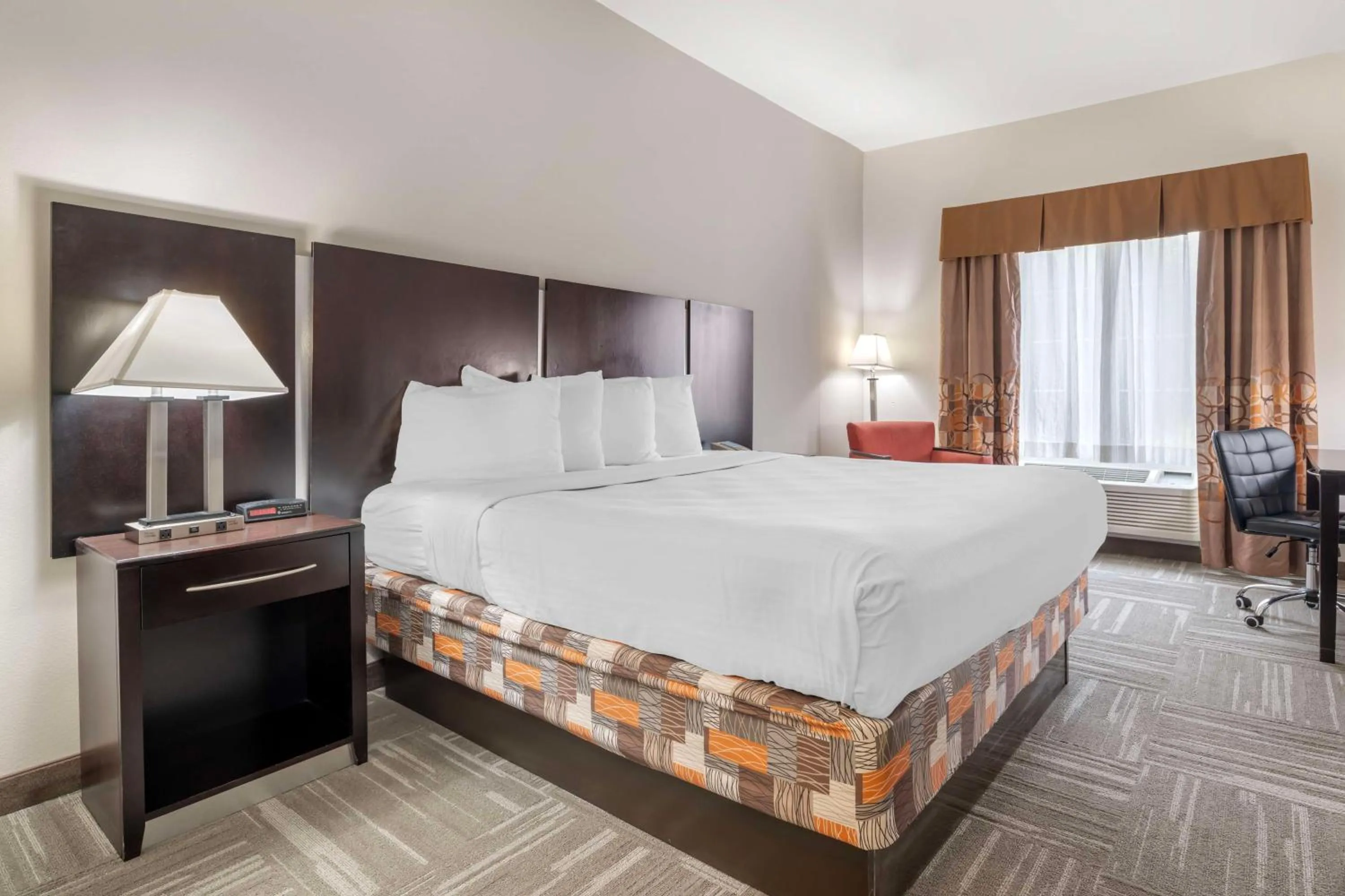 Bedroom, Bed in Best Western Mason Inn