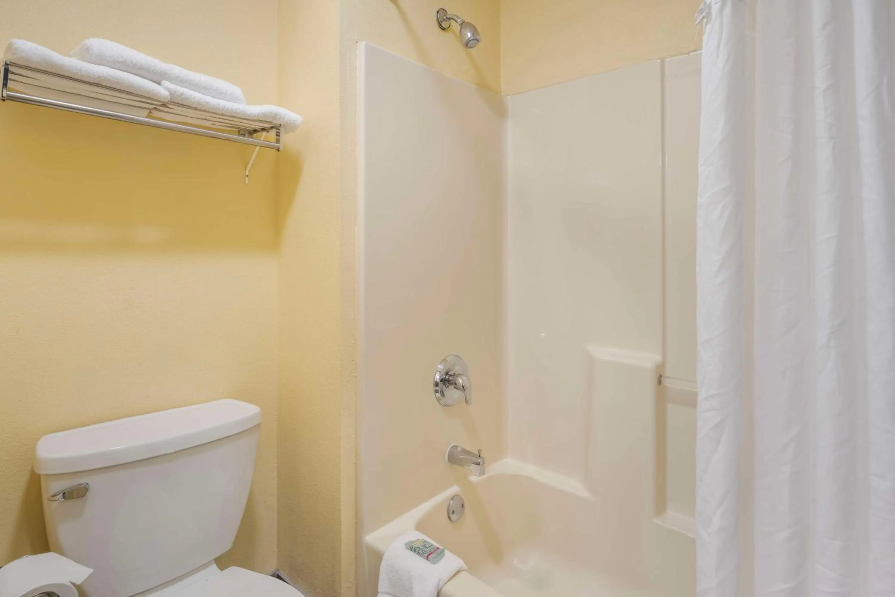 Bathroom in Best Western Mason Inn