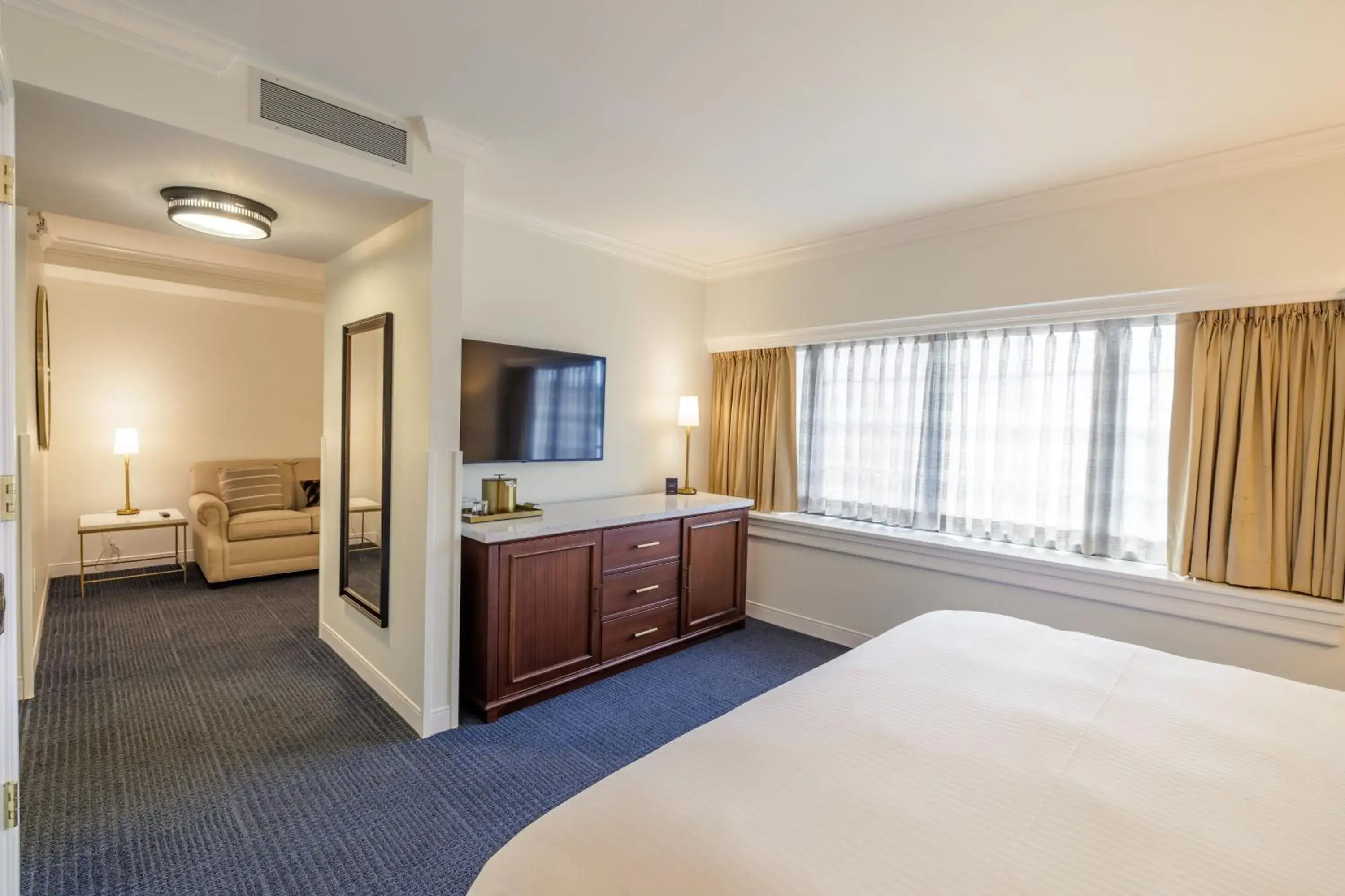 King Suite in Morris Inn at Notre Dame King Suite in Morris Inn at Notre Dame