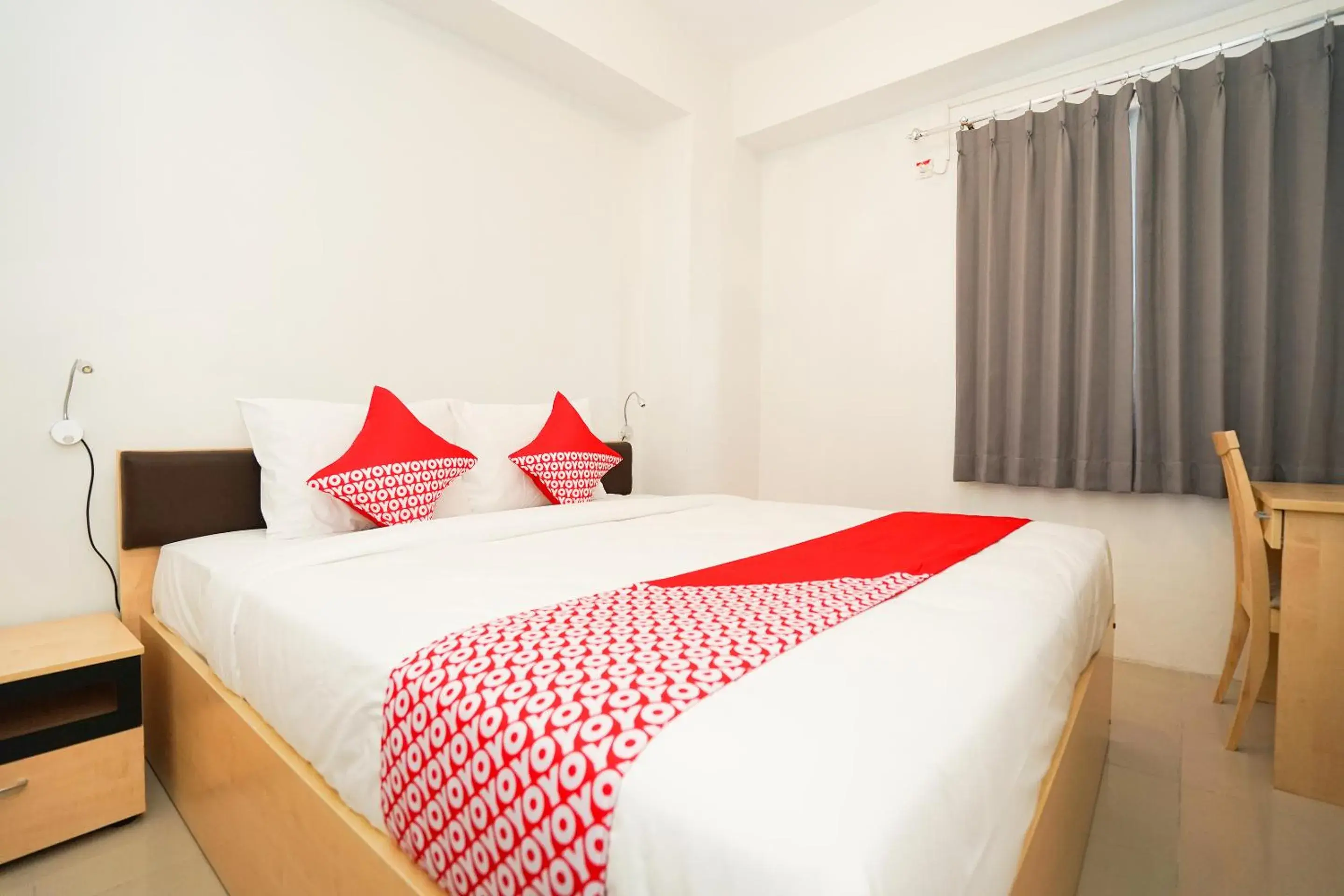 Deluxe Double Room in OYO 91964 Menara Rungkut Surabaya Deluxe Double Room in OYO 91964 Menara Rungkut Surabaya