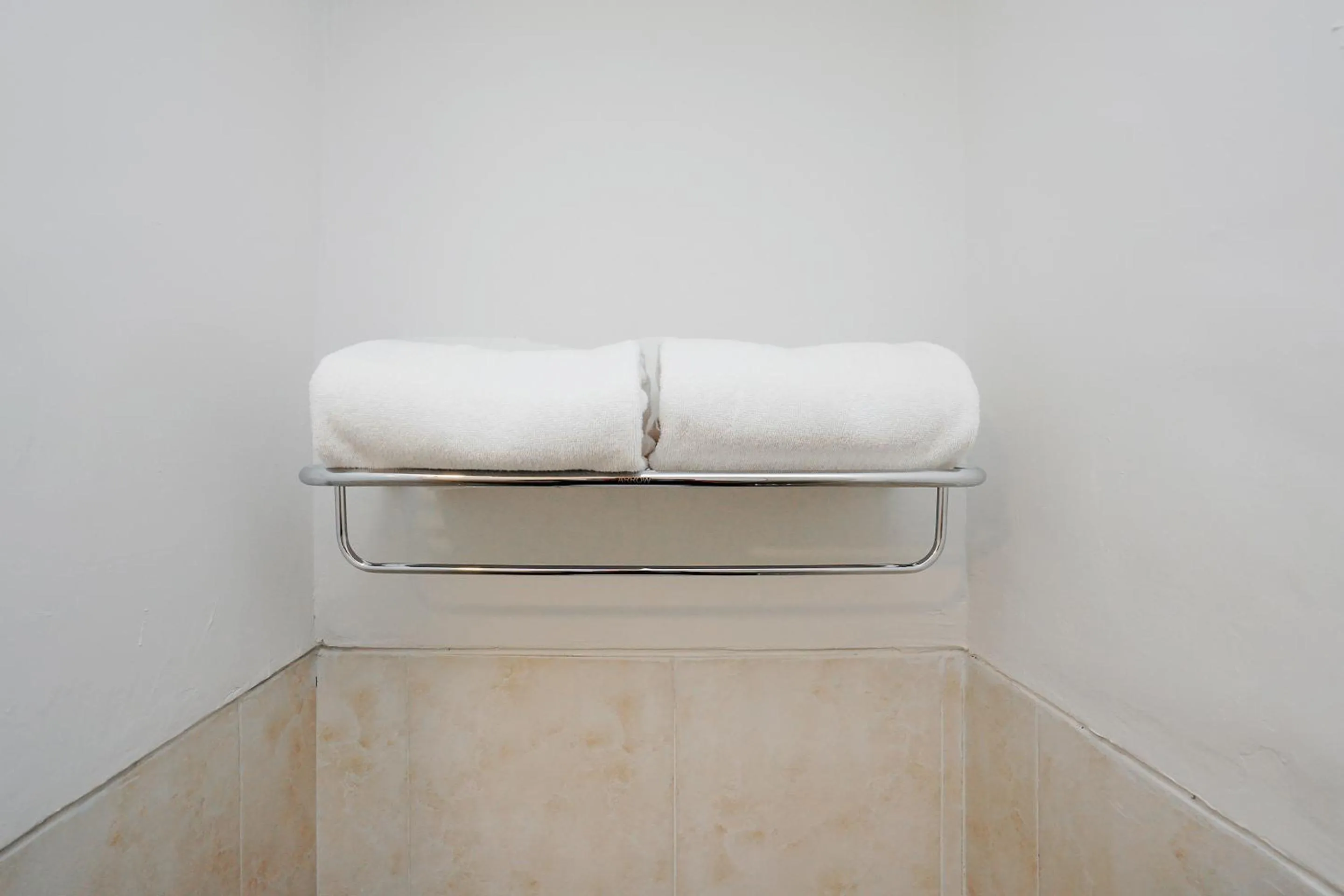 Bathroom in OYO 91964 Menara Rungkut Surabaya