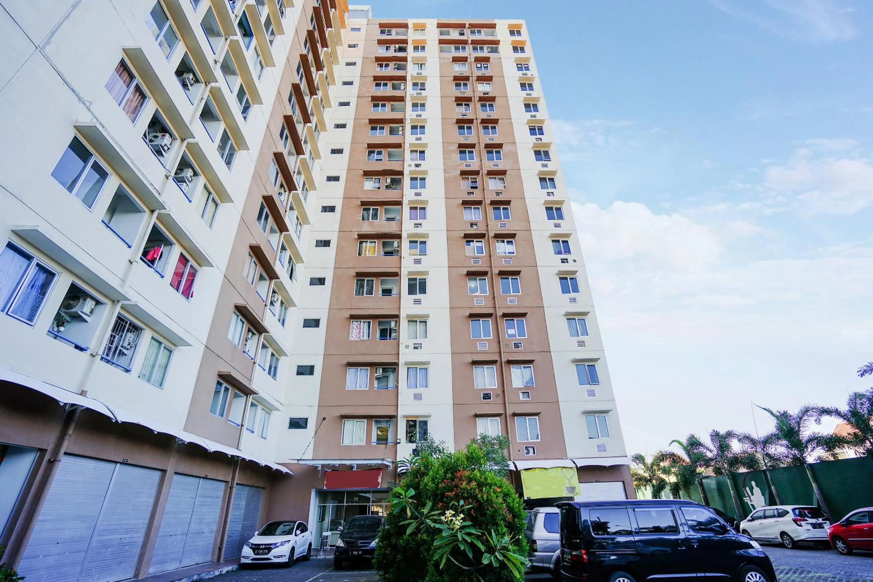 Property building in OYO 91964 Menara Rungkut Surabaya