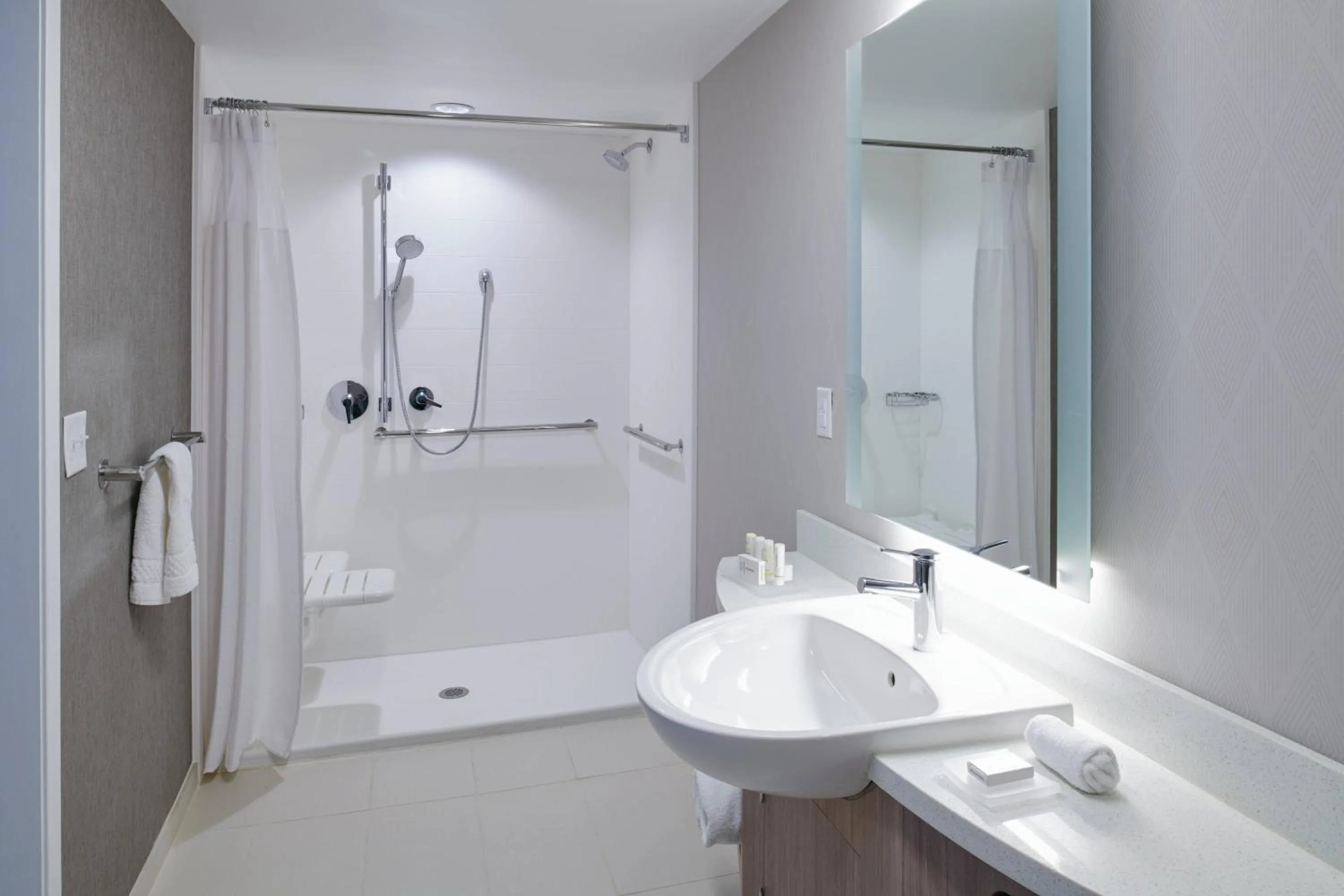 Bathroom in SpringHill Suites by Marriott Wixom Novi