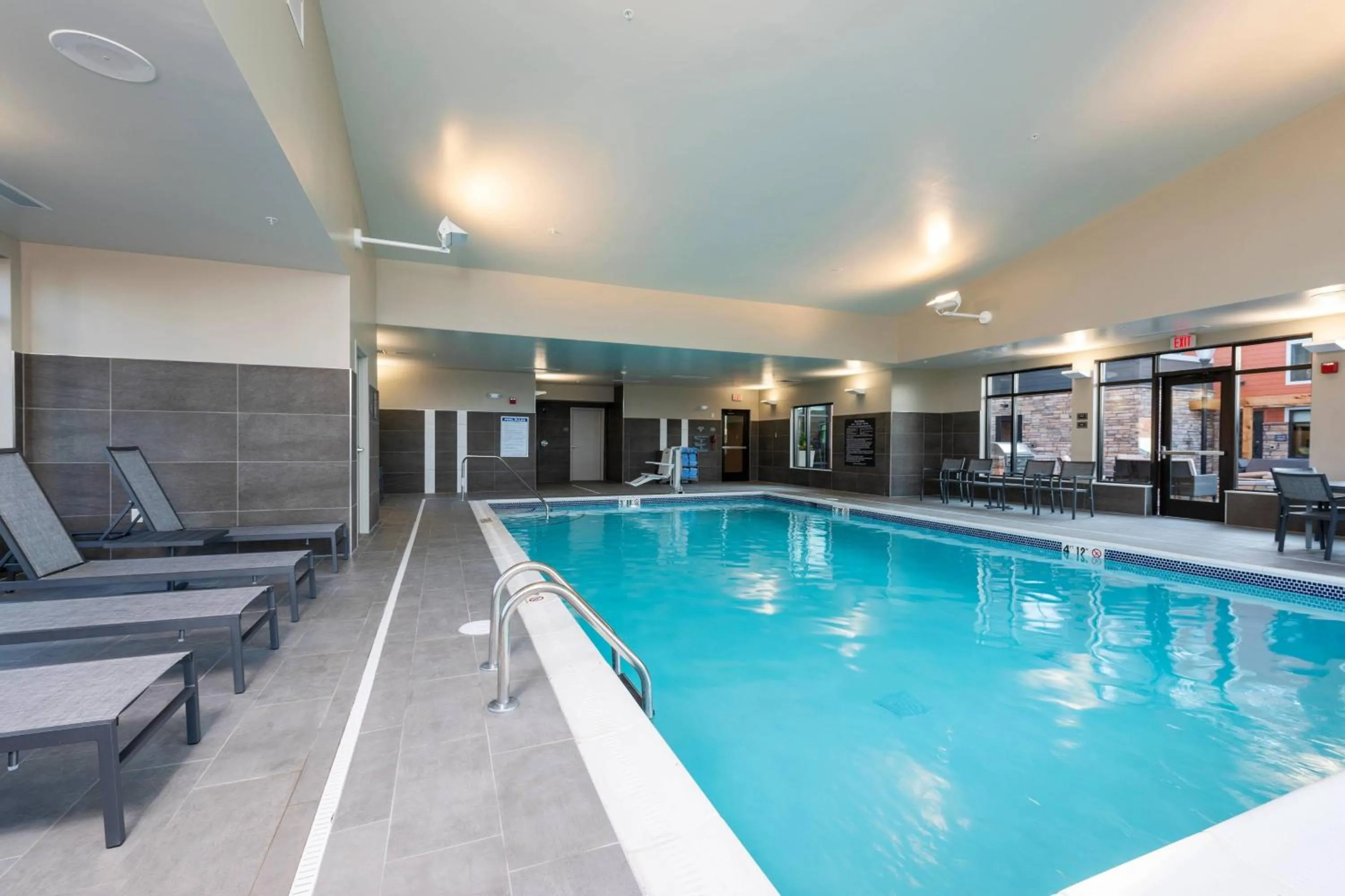 Swimming pool in Residence Inn by Marriott Indianapolis South/Greenwood