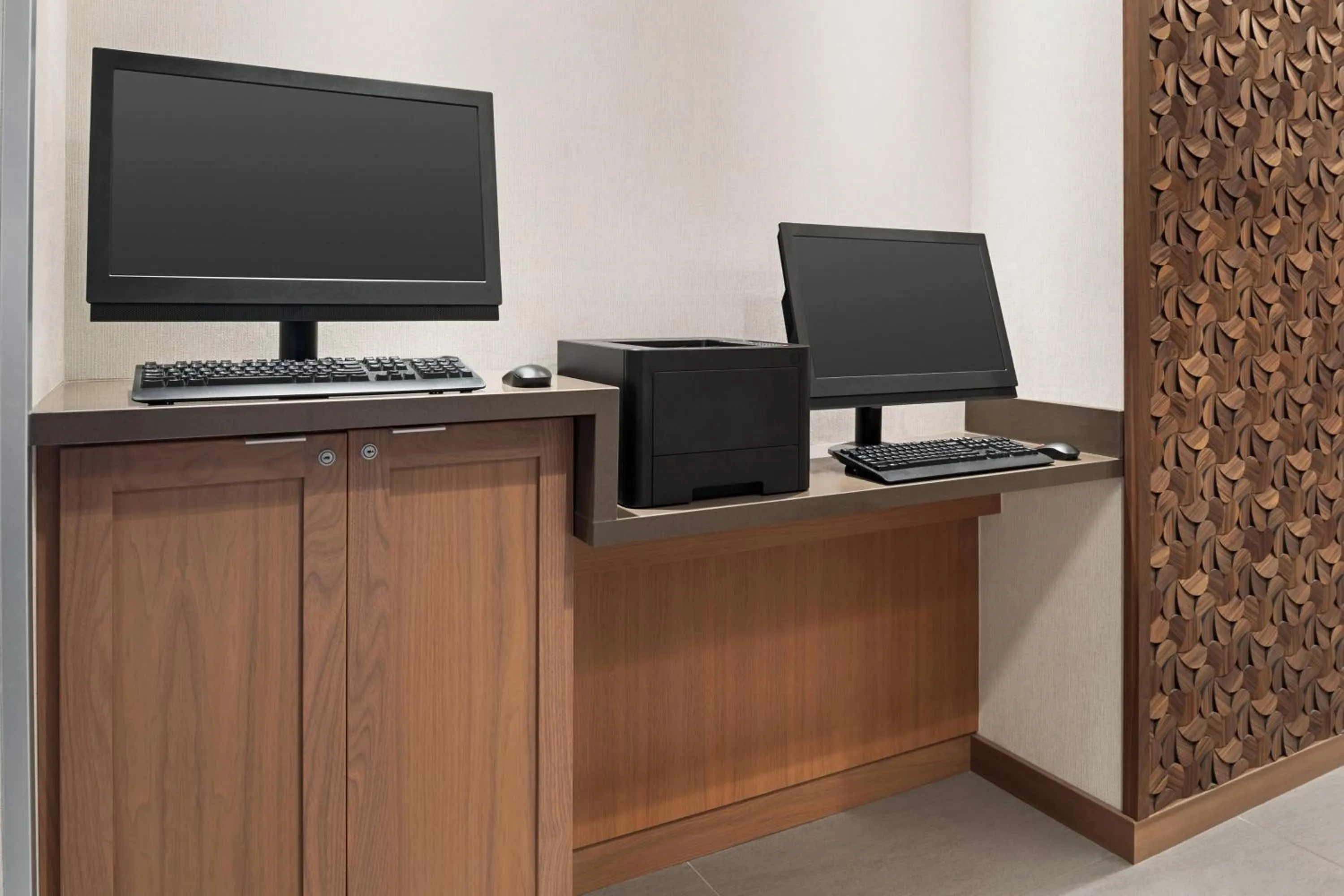 Business facilities in Fairfield Inn & Suites by Marriott Milwaukee West