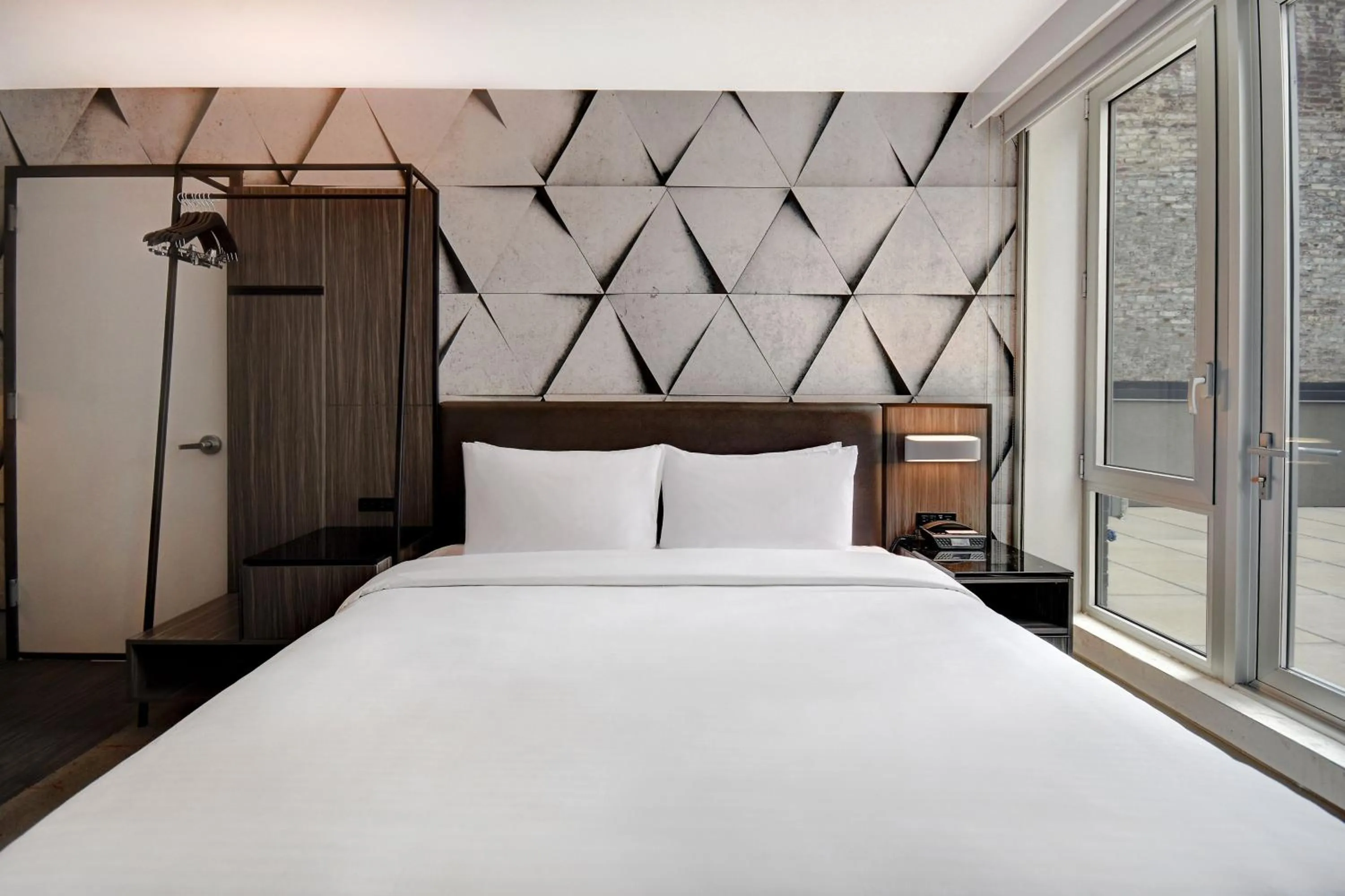 Photo of the whole room, Bed in SpringHill Suites by Marriott New York Midtown Manhattan/Park Ave