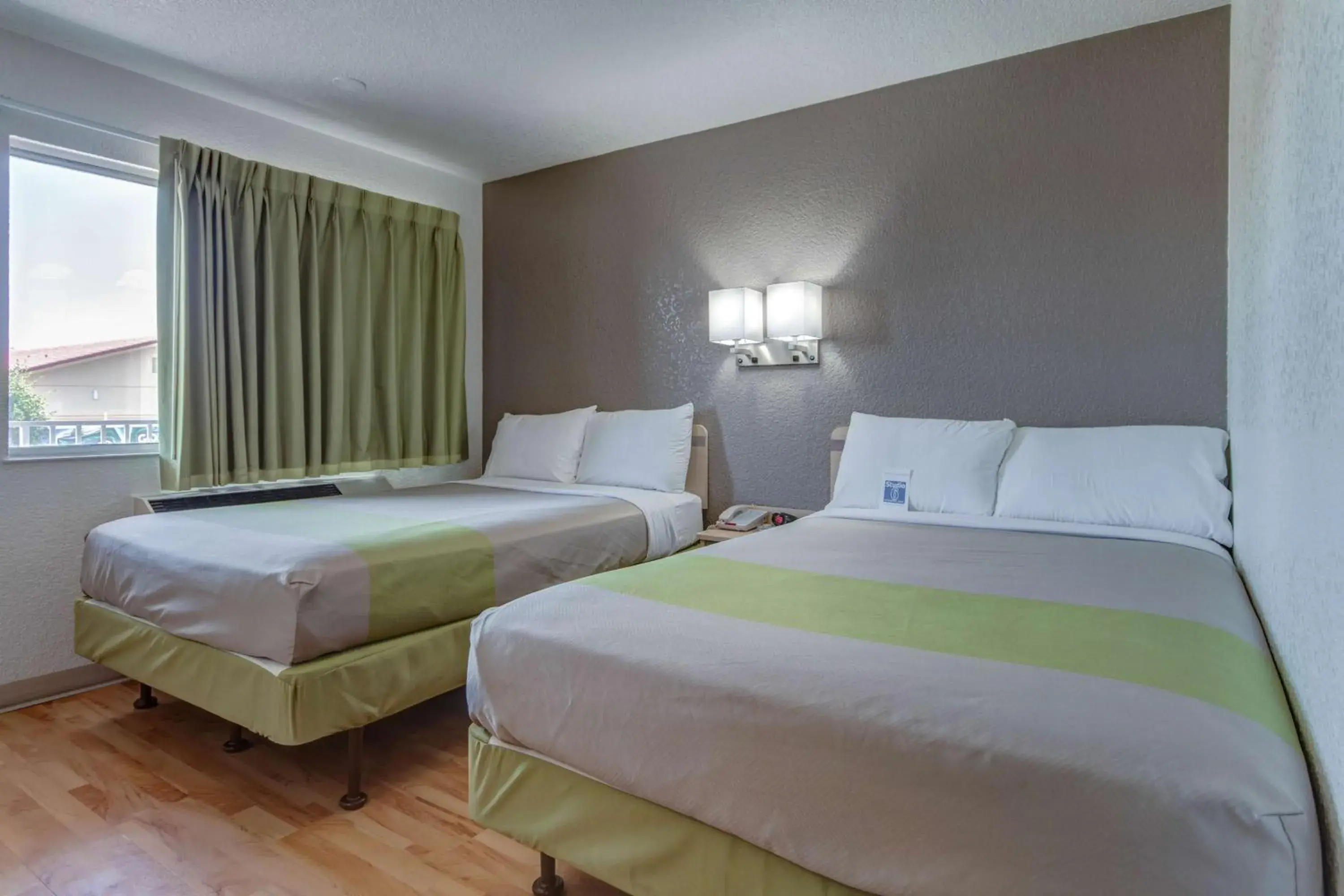 Quadruple Room - single occupancy - Smoking in Studio 6-El Paso, TX - East Quadruple Room - single occupancy - Smoking in Studio 6-El Paso, TX - East