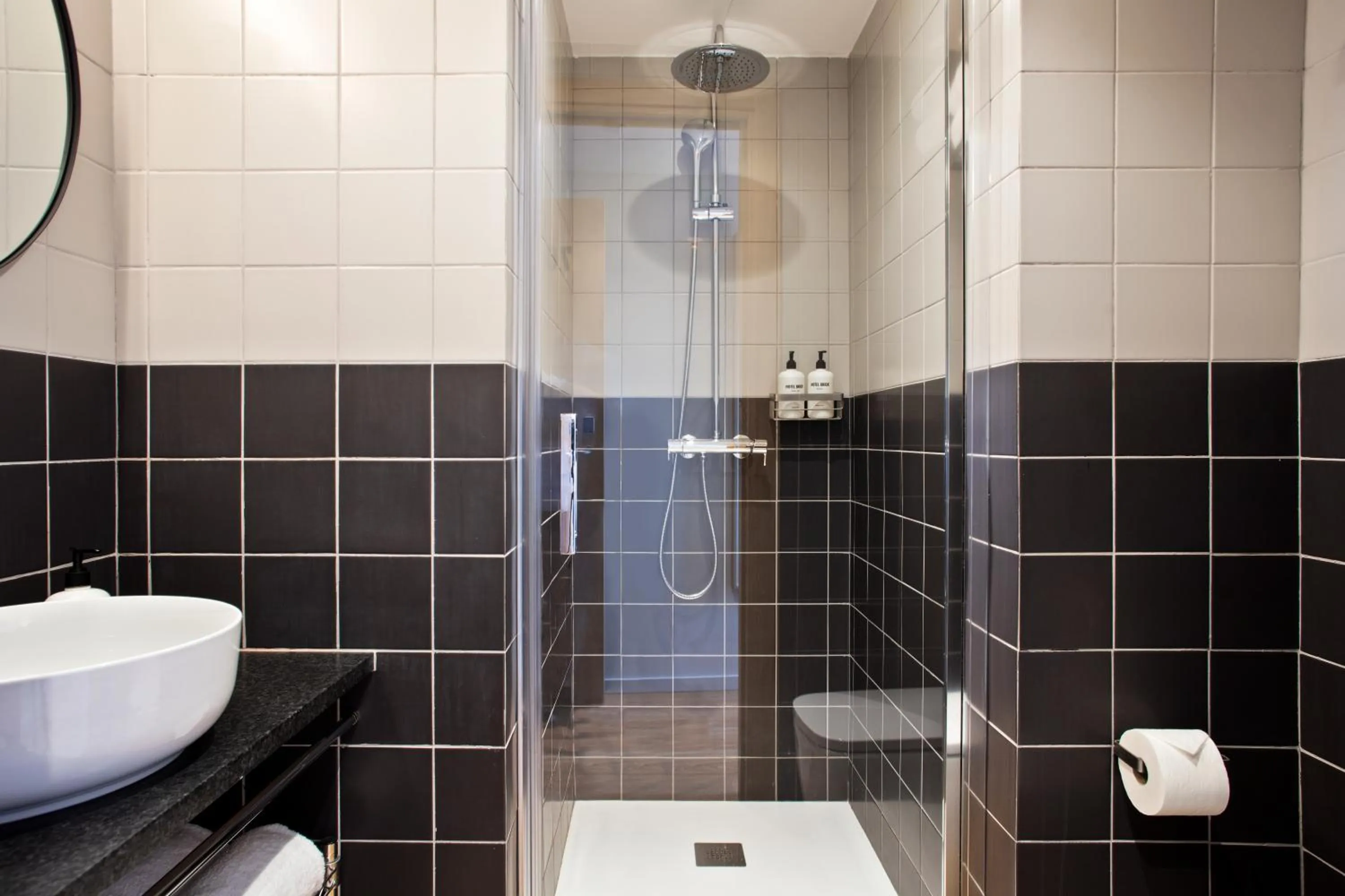 Shower in Hotel Brick Barcelona