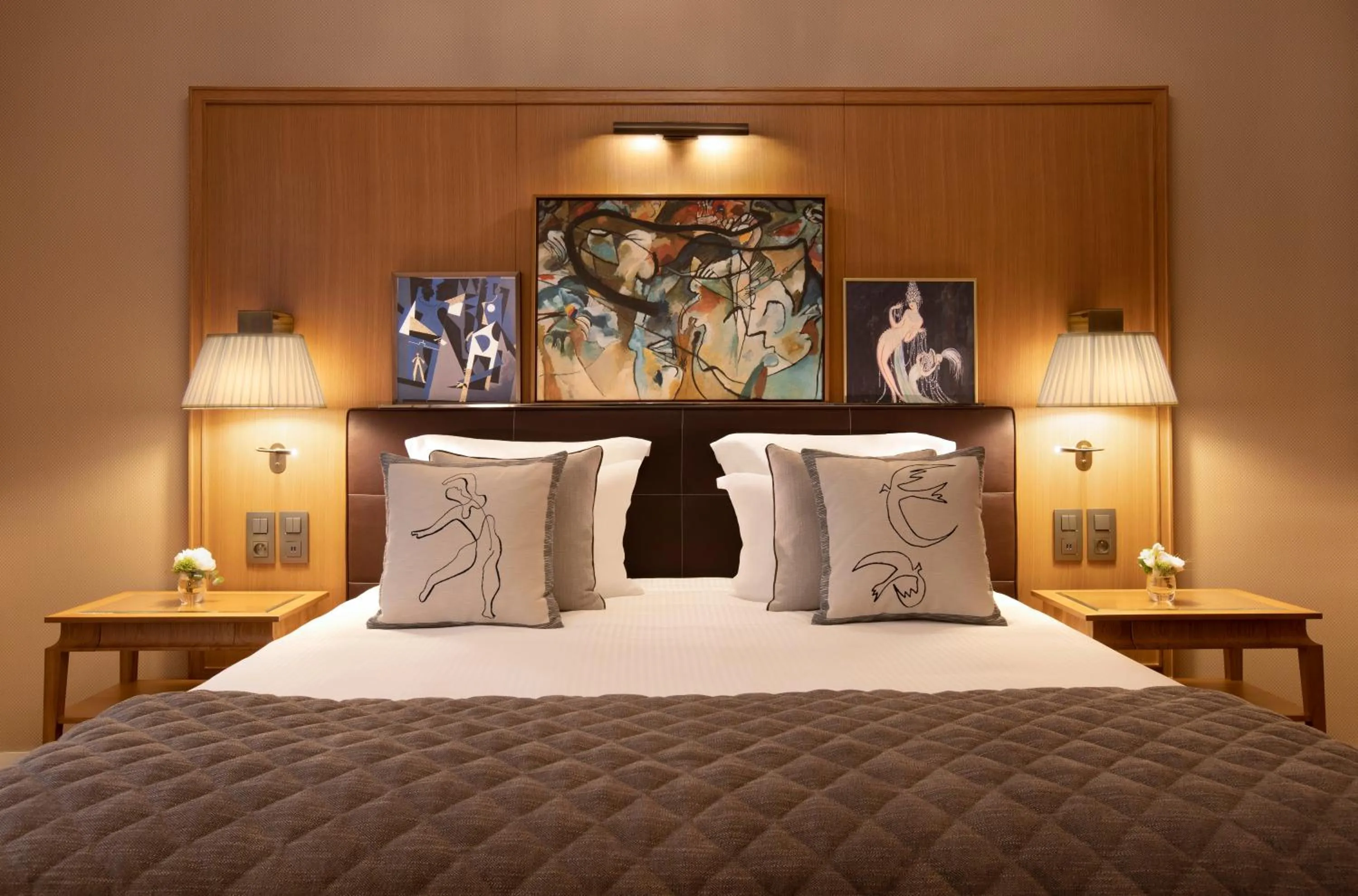 Bed in Hôtel Barrière Le Westminster