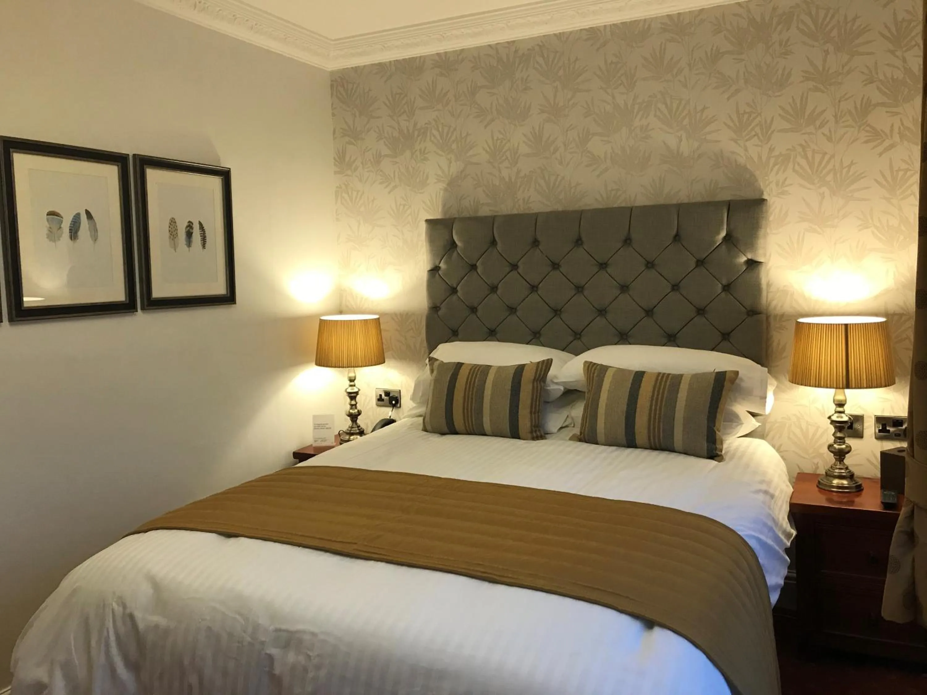 Photo of the whole room, Bed in Loftsome Bridge Hotel