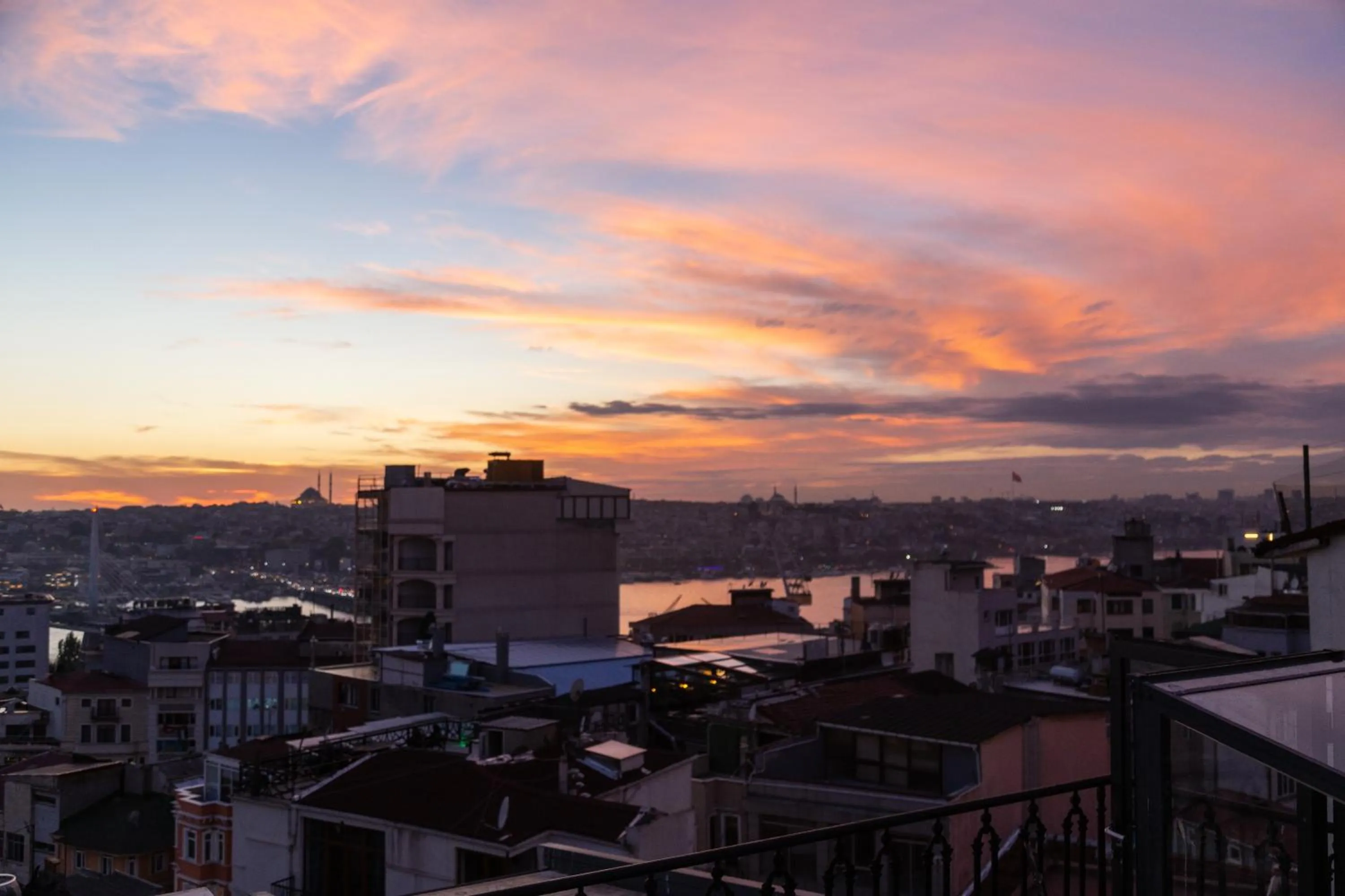 Property building in Meroddi La Porta