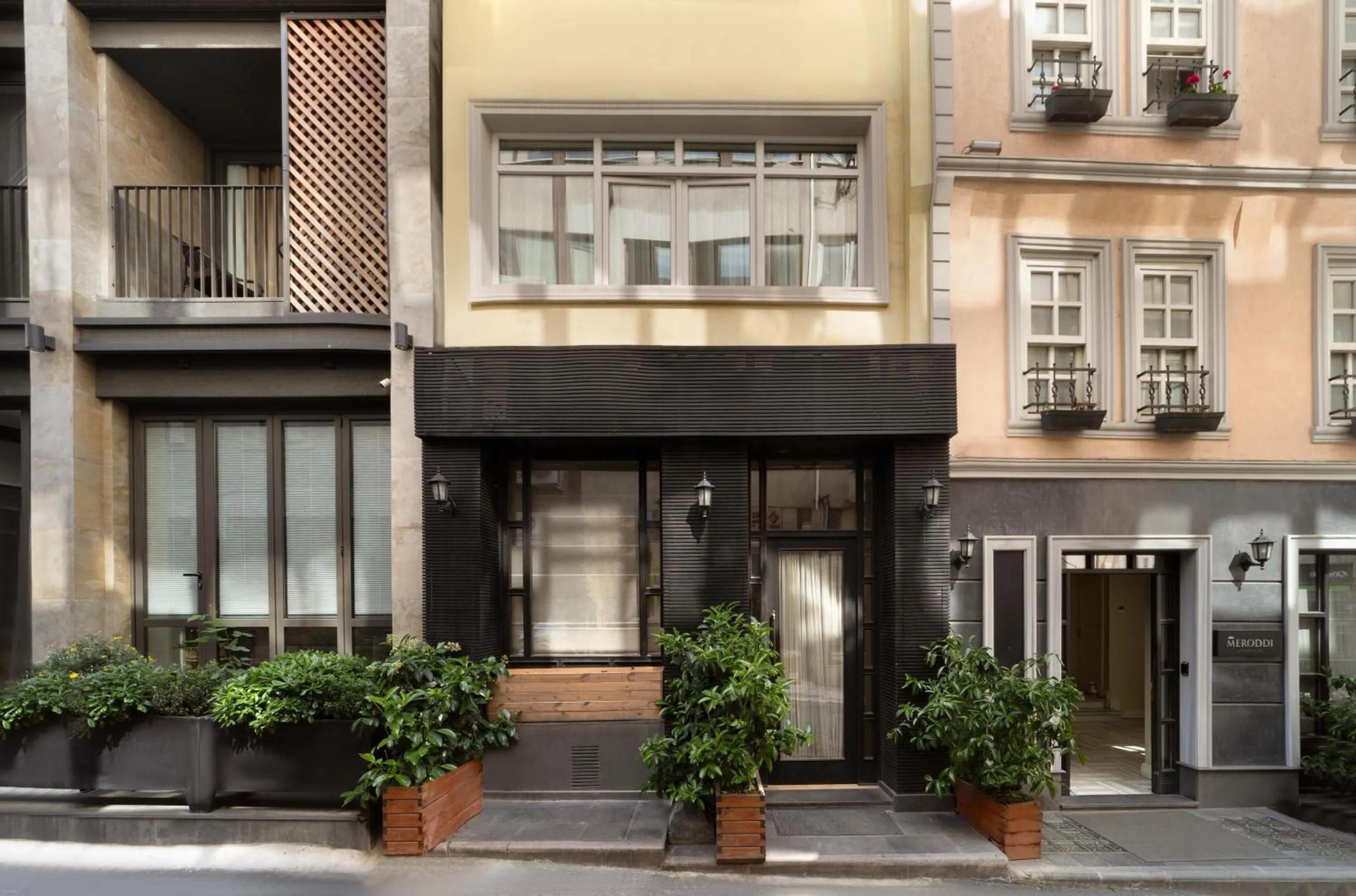 Facade/entrance in Meroddi La Porta