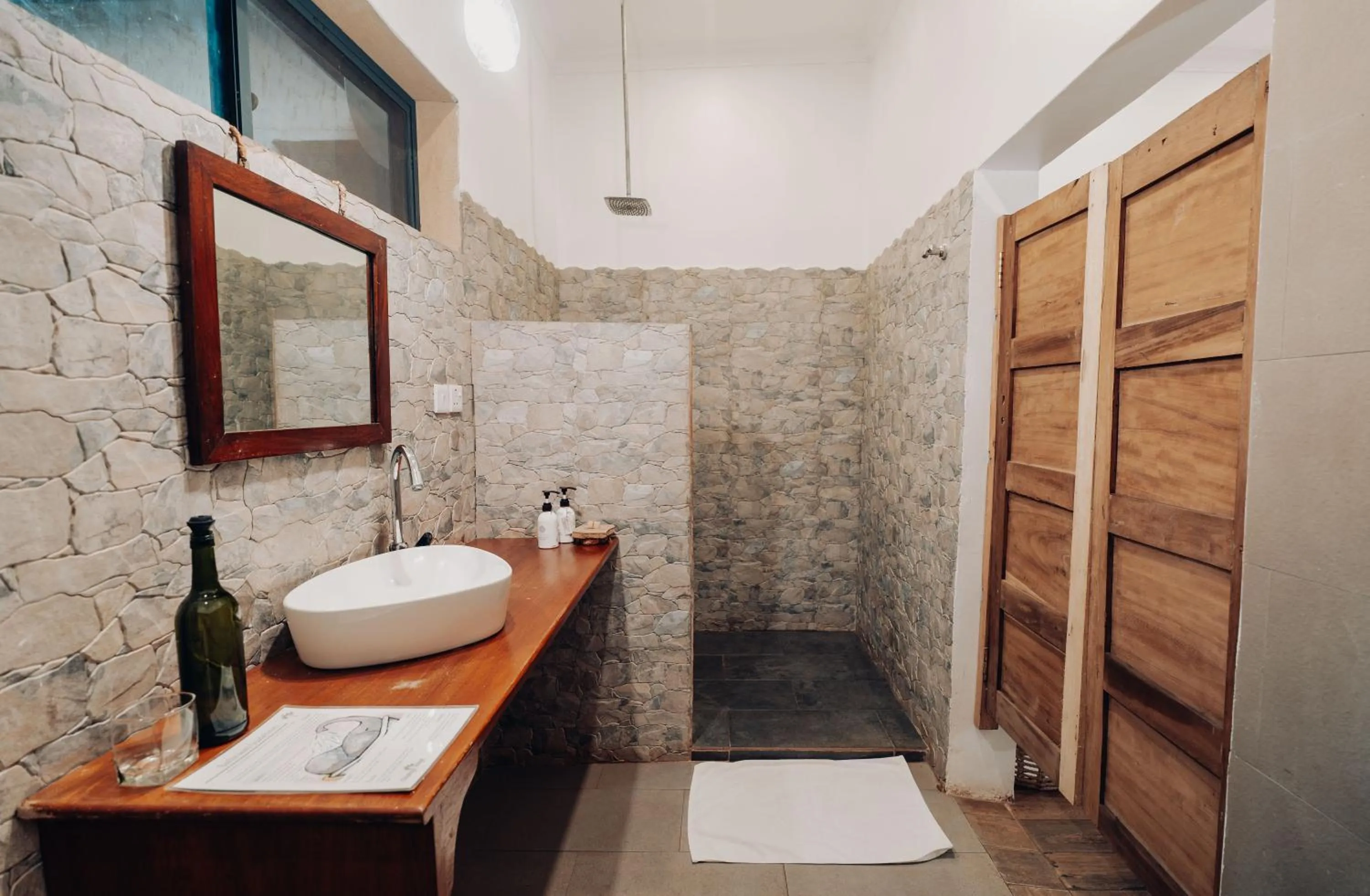 Shower in Chanya by Ardhi Africa