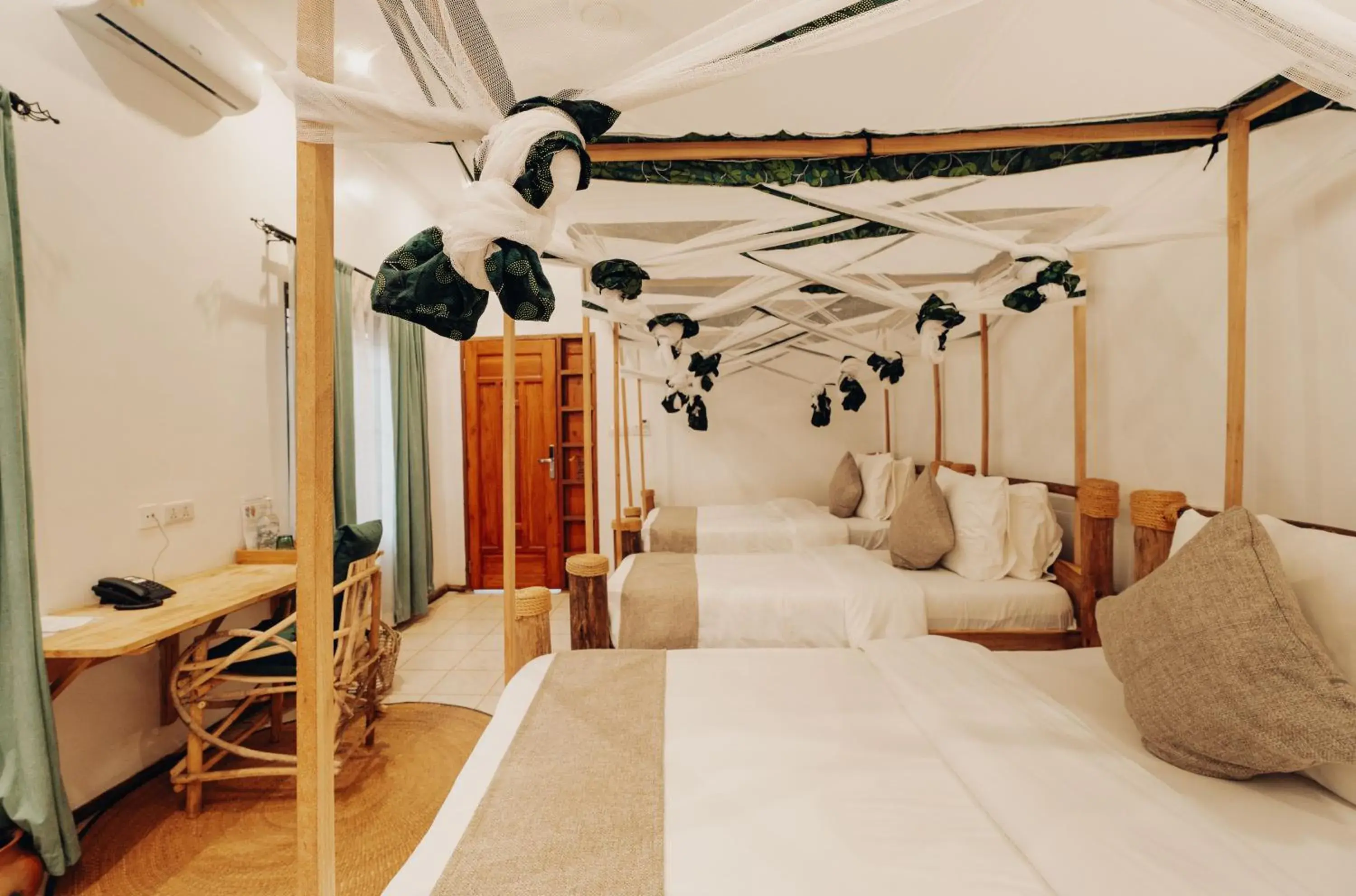 Twin Room in Chanya by Ardhi Africa Twin Room in Chanya by Ardhi Africa