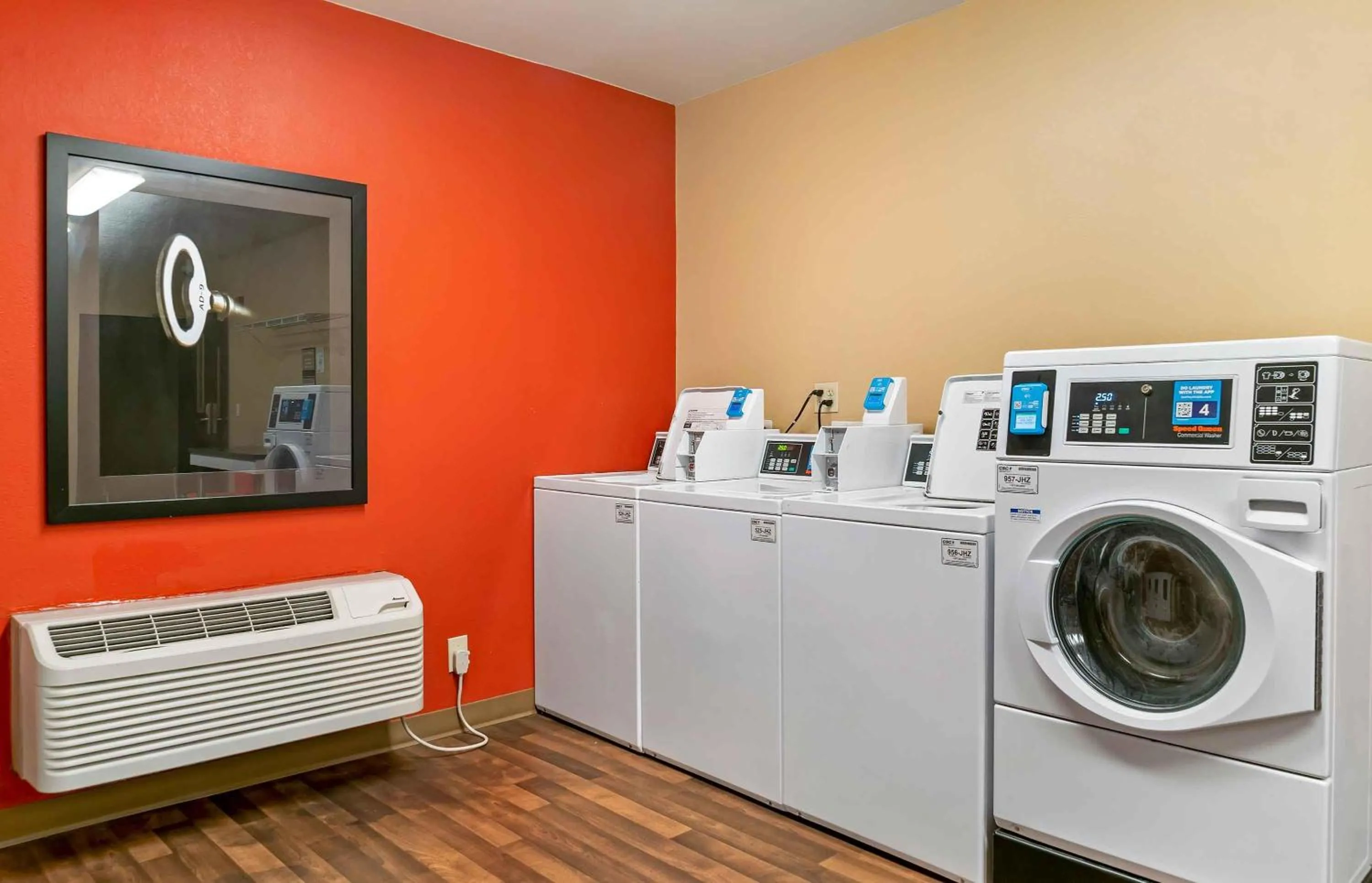 Property building in Extended Stay America Suites - Detroit - Dearborn