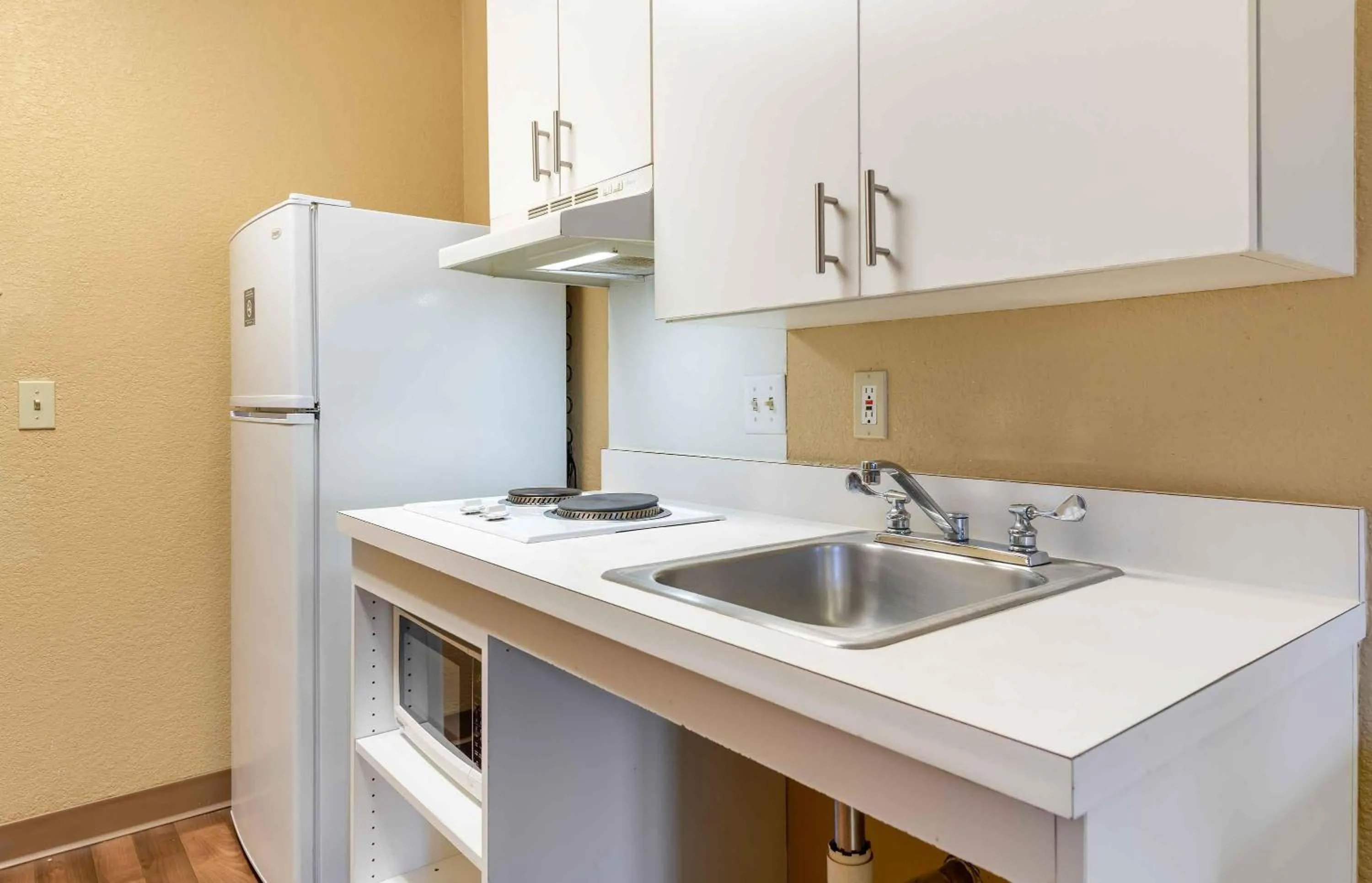 Kitchen or kitchenette in Extended Stay America Suites - Detroit - Dearborn