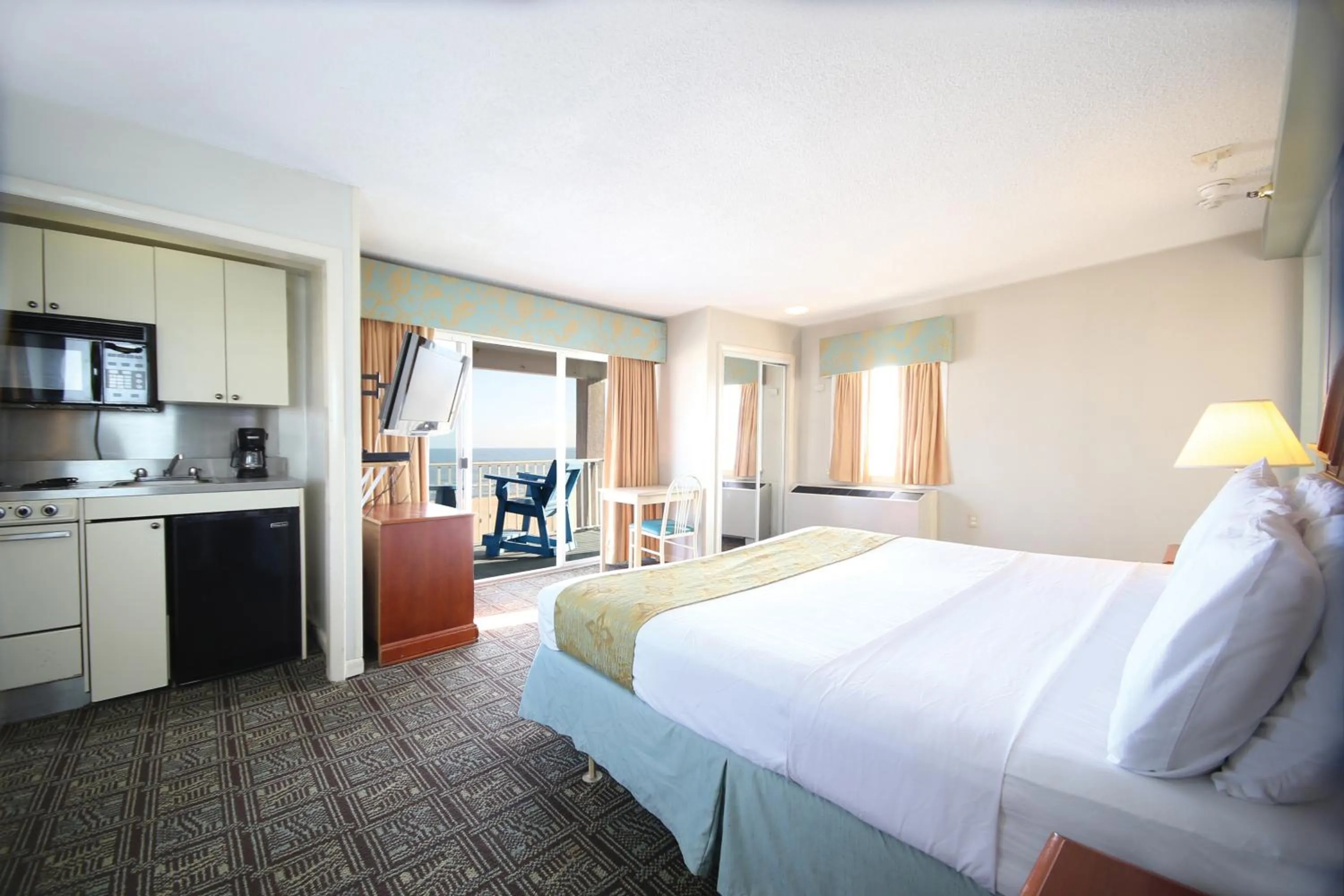 Photo of the whole room in Flagship Oceanfront