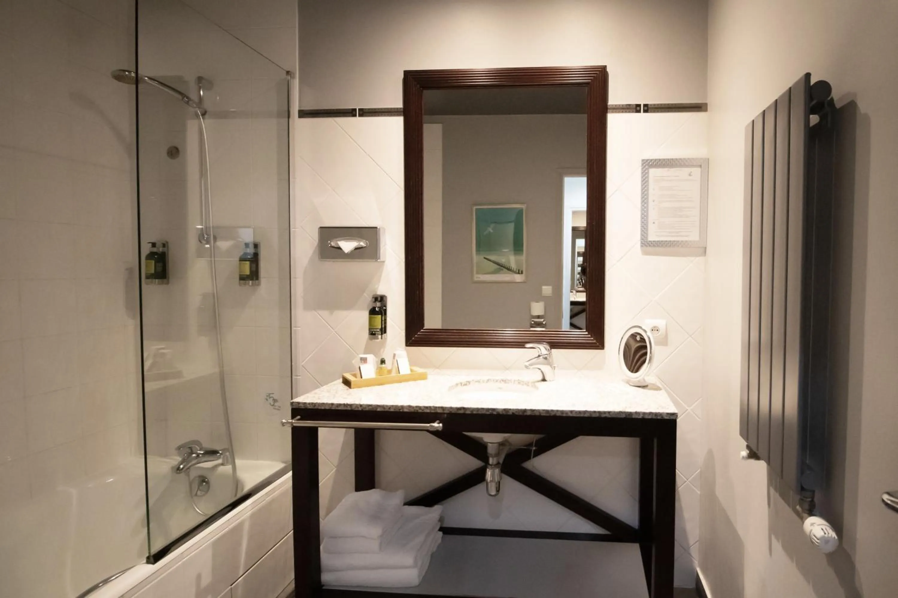 Bathroom in Hôtel La Villefromoy