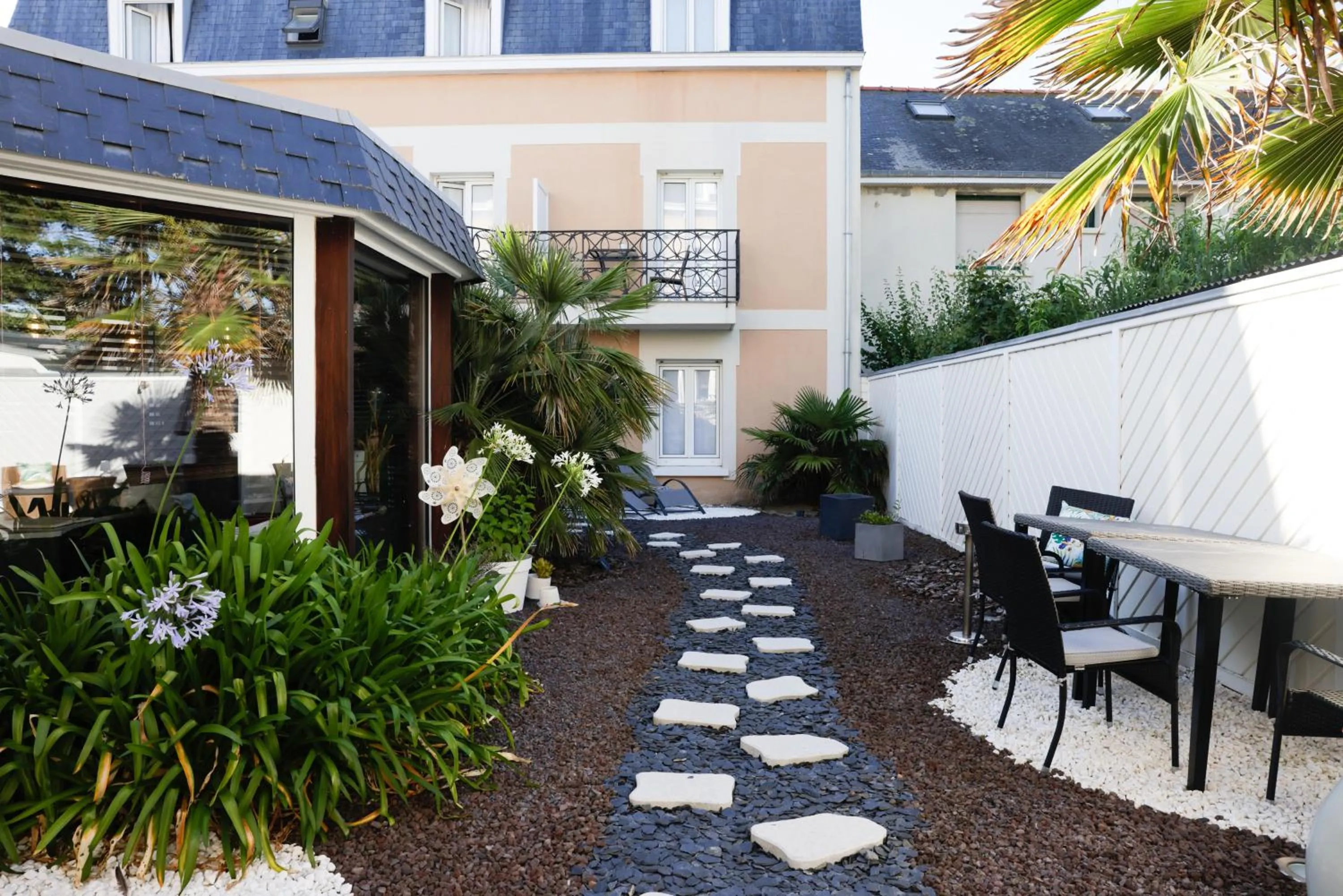 Patio in Hôtel La Villefromoy