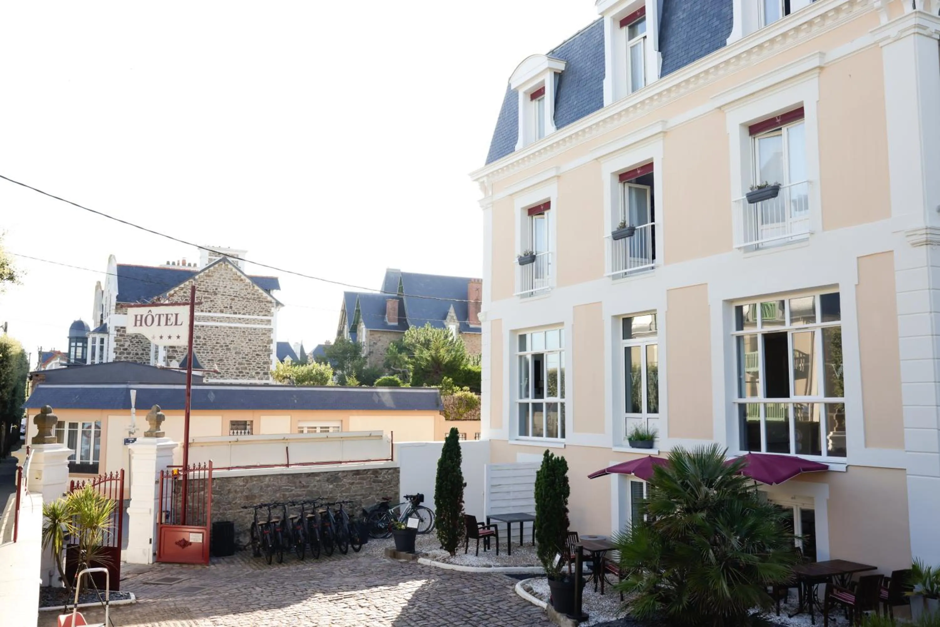 Property building in Hôtel La Villefromoy